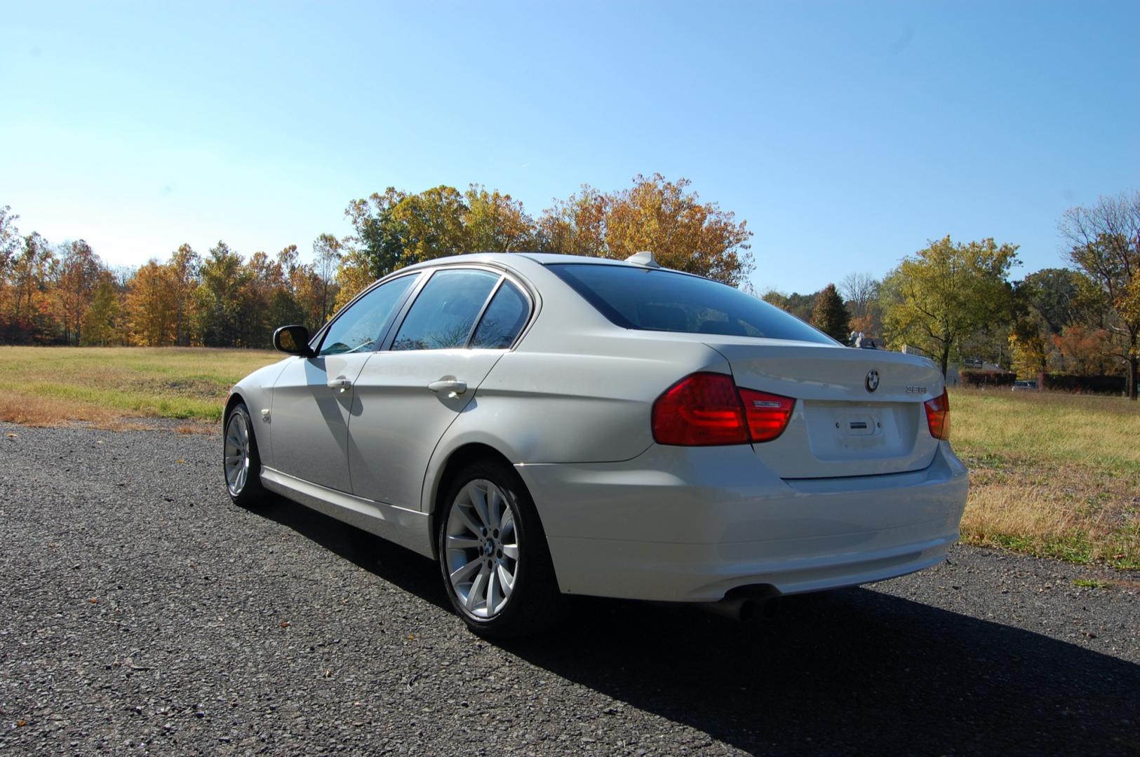 2011 White /Burgundy Leather BMW 3-Series 328i xDrive (WBAPK5C57BA) with an 3.0L L6 DOHC 24V engine, Automatic transmission, located at 6528 Lower York Road, New Hope, PA, 18938, (215) 862-9555, 40.358707, -74.977882 - Here for sale is a very nice 2011 BMW 328i XDrive sedan. Under the hood is a strong running 3.0 liter inline 6 cylinder which puts power to the AWD system via a smooth shifting automatic transmission. Features include; Burgundy leather interior, wood grain trim, keyless entry system, 2 master keys - Photo#2