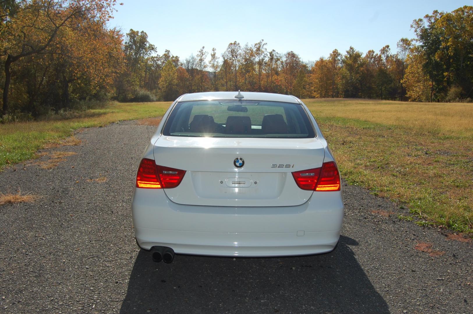 2011 White /Burgundy Leather BMW 3-Series 328i xDrive (WBAPK5C57BA) with an 3.0L L6 DOHC 24V engine, Automatic transmission, located at 6528 Lower York Road, New Hope, PA, 18938, (215) 862-9555, 40.358707, -74.977882 - Here for sale is a very nice 2011 BMW 328i XDrive sedan. Under the hood is a strong running 3.0 liter inline 6 cylinder which puts power to the AWD system via a smooth shifting automatic transmission. Features include; Burgundy leather interior, wood grain trim, keyless entry system, 2 master keys - Photo#3