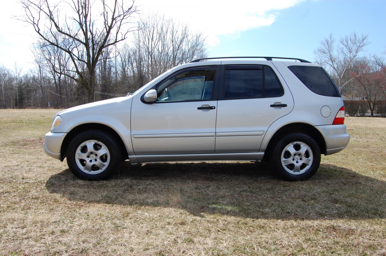 2005 Silver /Black leather Mercedes-Benz M-Class ML350 (4JGAB57E35A) with an 3.7L V6 SOHC 18V engine, 5-Speed Automatic Overdrive transmission, located at 6528 Lower York Road, New Hope, PA, 18938, (215) 862-9555, 40.358707, -74.977882 - Photo#1