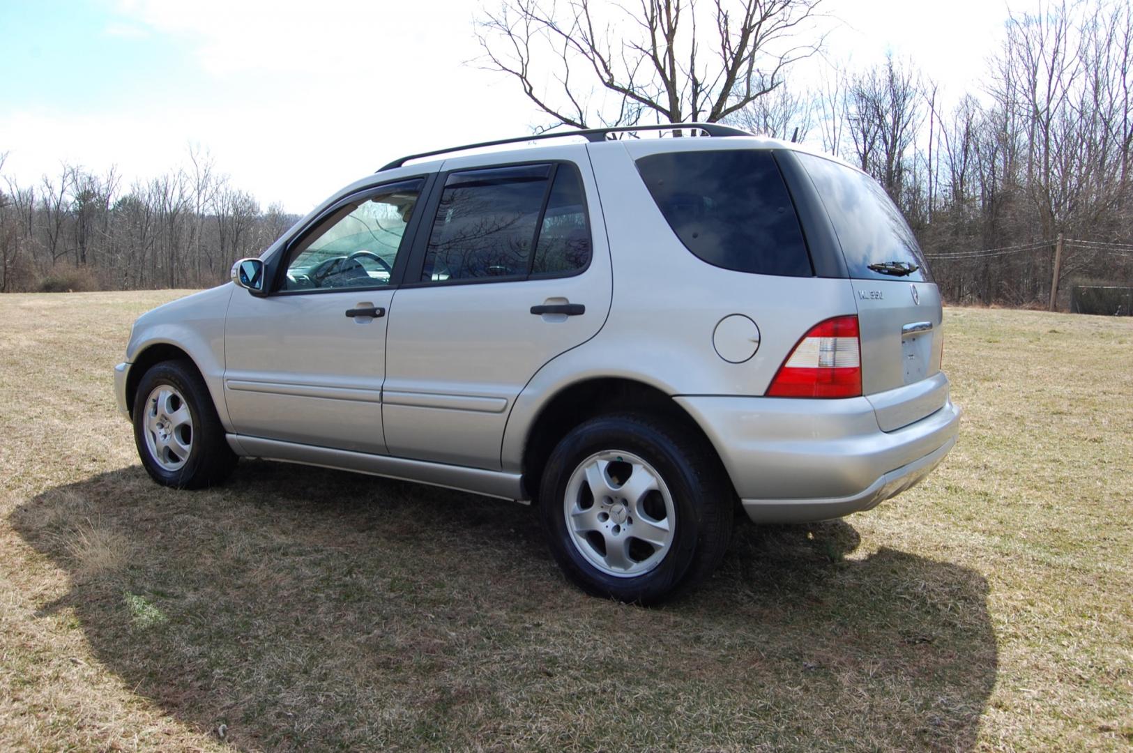 2005 Silver /Black leather Mercedes-Benz M-Class ML350 (4JGAB57E35A) with an 3.7L V6 SOHC 18V engine, 5-Speed Automatic Overdrive transmission, located at 6528 Lower York Road, New Hope, PA, 18938, (215) 862-9555, 40.358707, -74.977882 - Photo#2