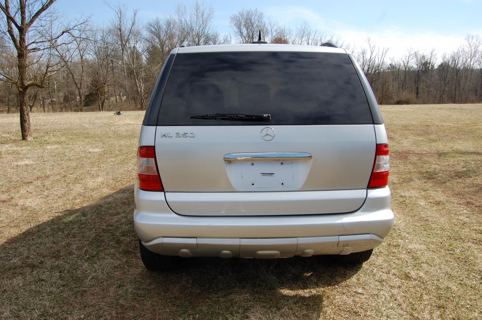 2005 Silver /Black leather Mercedes-Benz M-Class ML350 (4JGAB57E35A) with an 3.7L V6 SOHC 18V engine, 5-Speed Automatic Overdrive transmission, located at 6528 Lower York Road, New Hope, PA, 18938, (215) 862-9555, 40.358707, -74.977882 - Photo#7