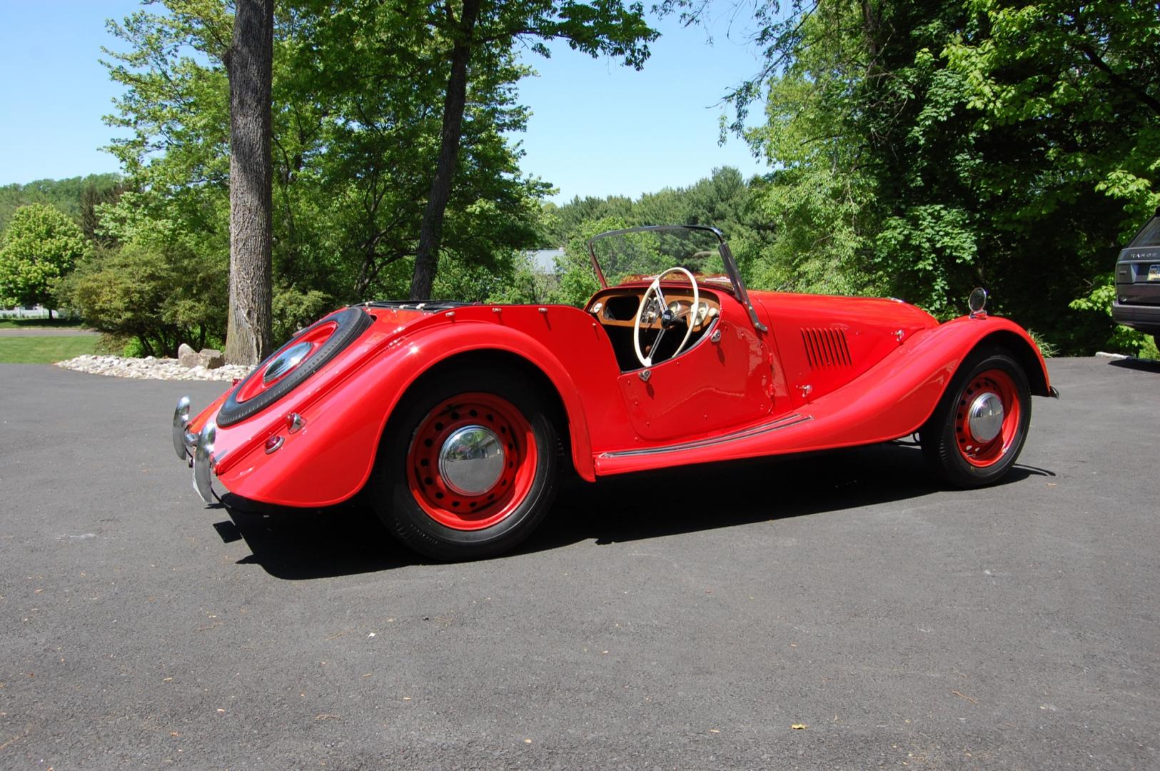 1958 RED /Black vinyl w/red piping Morgan 4/4 series 2 (A329) , 3 speed manual transmission, located at 6528 Lower York Road, New Hope, PA, 18938, (215) 862-9555, 40.358707, -74.977882 - Photo#1