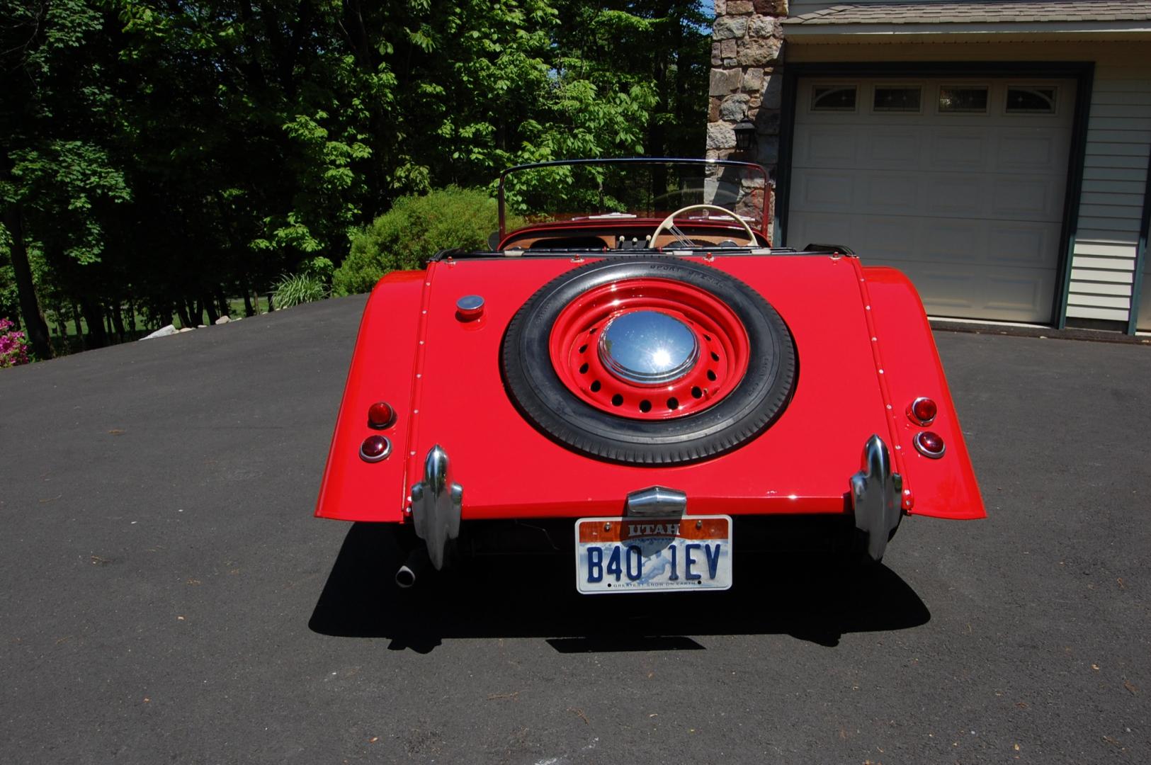 1958 RED /Black vinyl w/red piping Morgan 4/4 series 2 (A329) , 3 speed manual transmission, located at 6528 Lower York Road, New Hope, PA, 18938, (215) 862-9555, 40.358707, -74.977882 - Photo#7