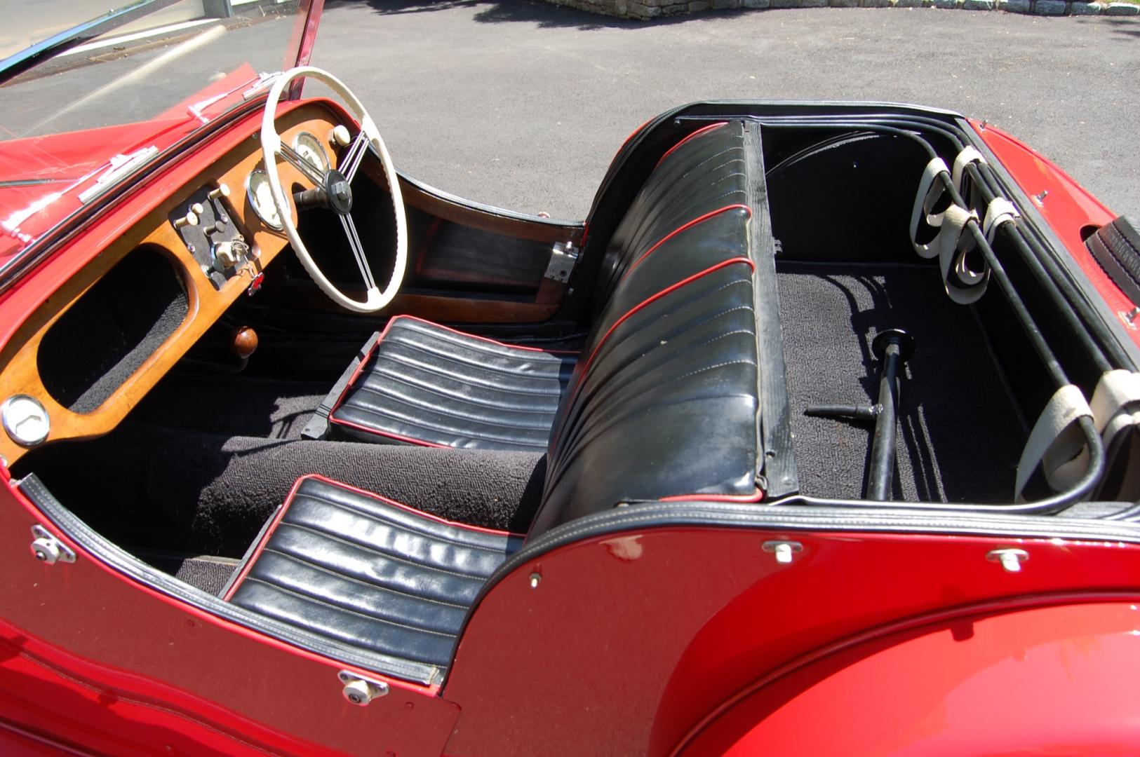 1958 RED /Black vinyl w/red piping Morgan 4/4 series 2 (A329) , 3 speed manual transmission, located at 6528 Lower York Road, New Hope, PA, 18938, (215) 862-9555, 40.358707, -74.977882 - Photo#10