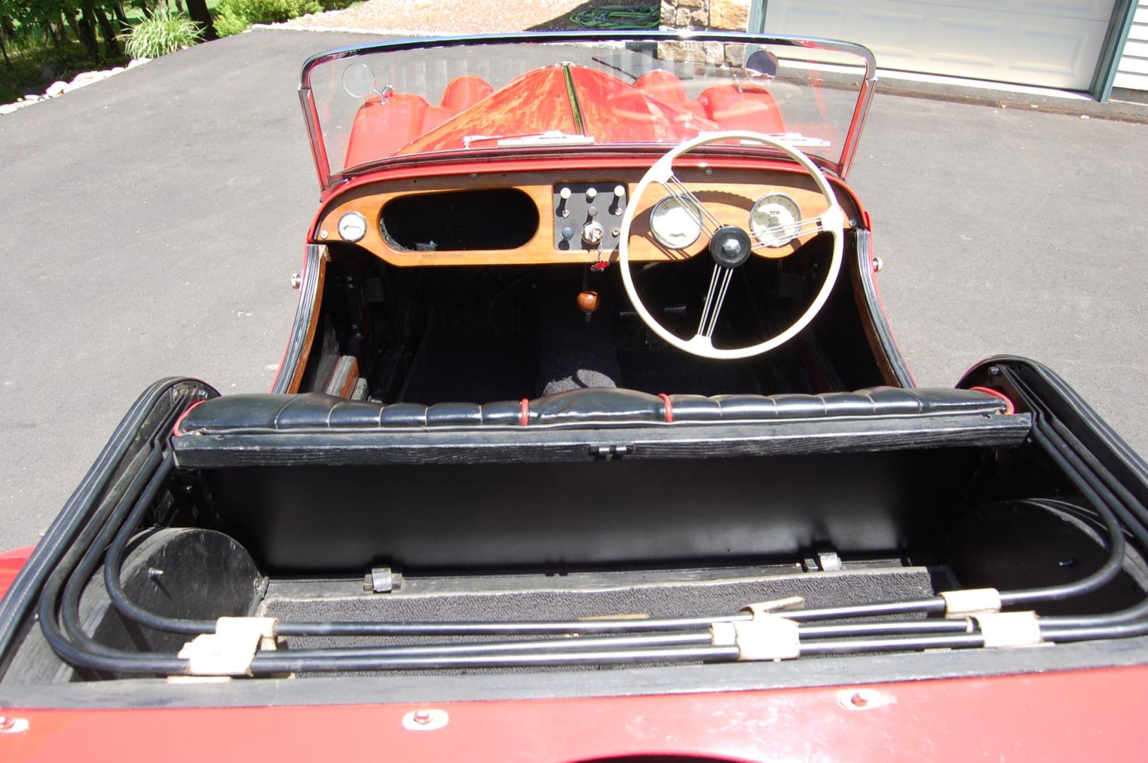 1958 RED /Black vinyl w/red piping Morgan 4/4 series 2 (A329) , 3 speed manual transmission, located at 6528 Lower York Road, New Hope, PA, 18938, (215) 862-9555, 40.358707, -74.977882 - Photo#11