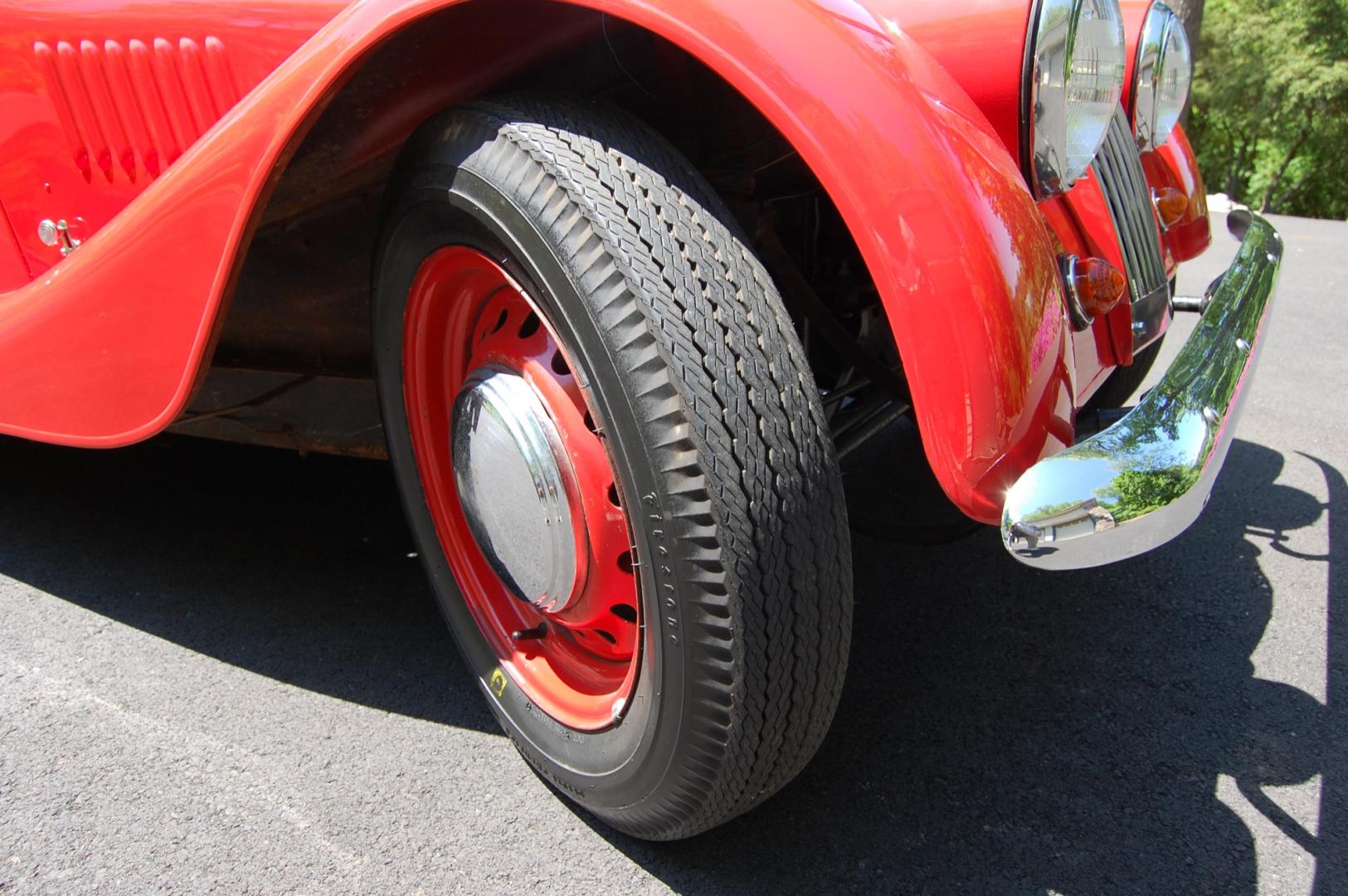 1958 RED /Black vinyl w/red piping Morgan 4/4 series 2 (A329) , 3 speed manual transmission, located at 6528 Lower York Road, New Hope, PA, 18938, (215) 862-9555, 40.358707, -74.977882 - Photo#14