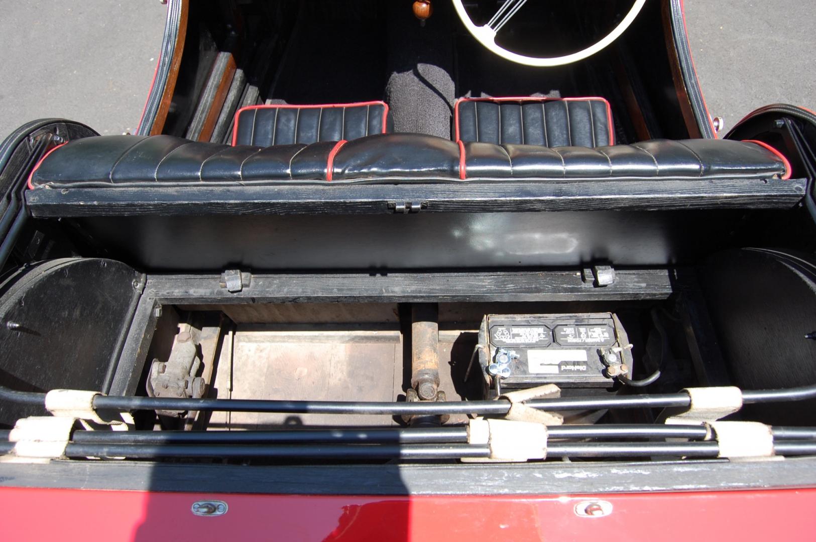 1958 RED /Black vinyl w/red piping Morgan 4/4 series 2 (A329) , 3 speed manual transmission, located at 6528 Lower York Road, New Hope, PA, 18938, (215) 862-9555, 40.358707, -74.977882 - Photo#24