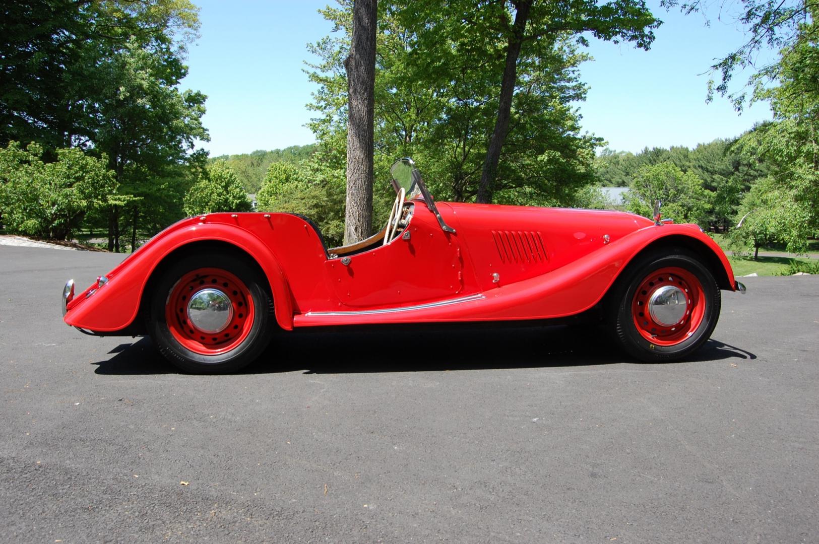 1958 RED /Black vinyl w/red piping Morgan 4/4 series 2 (A329) , 3 speed manual transmission, located at 6528 Lower York Road, New Hope, PA, 18938, (215) 862-9555, 40.358707, -74.977882 - Photo#2