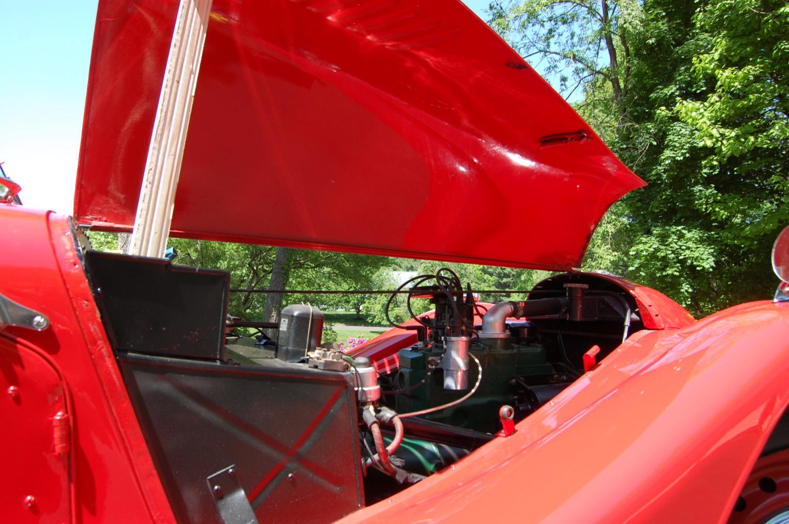 1958 RED /Black vinyl w/red piping Morgan 4/4 series 2 (A329) , 3 speed manual transmission, located at 6528 Lower York Road, New Hope, PA, 18938, (215) 862-9555, 40.358707, -74.977882 - Photo#31