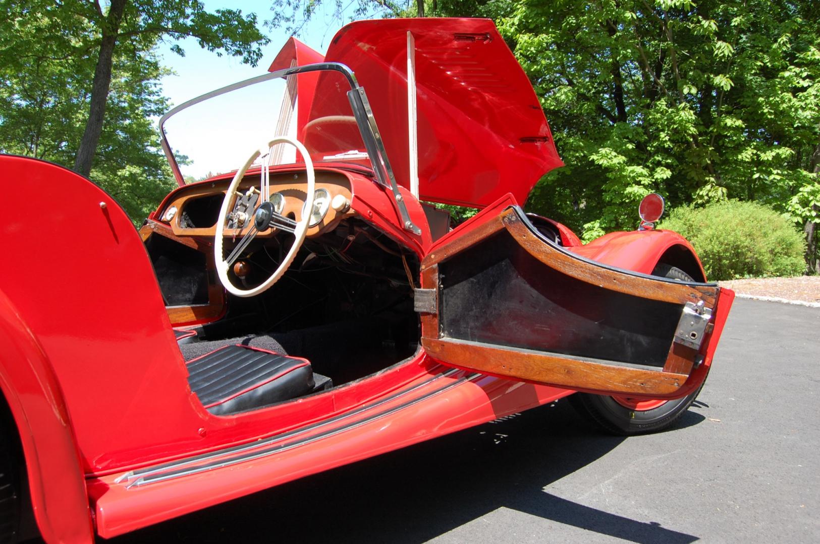 1958 RED /Black vinyl w/red piping Morgan 4/4 series 2 (A329) , 3 speed manual transmission, located at 6528 Lower York Road, New Hope, PA, 18938, (215) 862-9555, 40.358707, -74.977882 - Photo#32