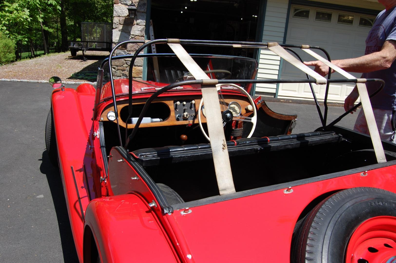 1958 RED /Black vinyl w/red piping Morgan 4/4 series 2 (A329) , 3 speed manual transmission, located at 6528 Lower York Road, New Hope, PA, 18938, (215) 862-9555, 40.358707, -74.977882 - Photo#34