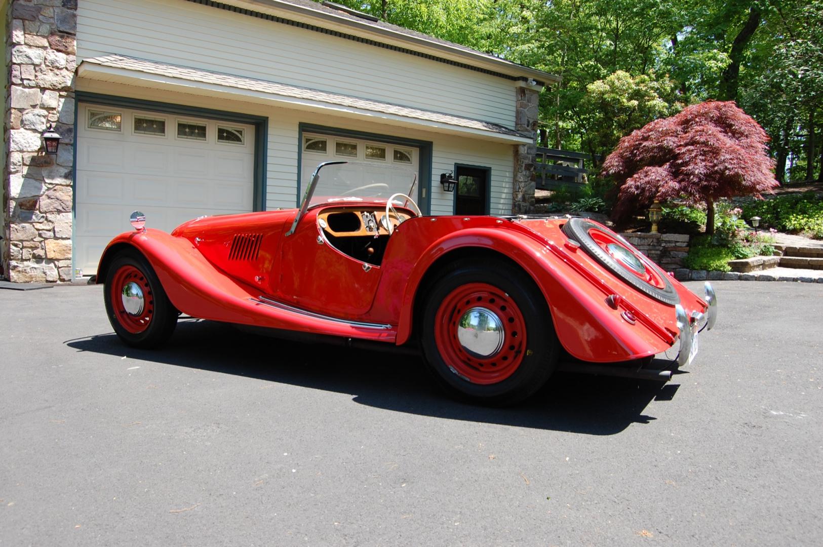 1958 RED /Black vinyl w/red piping Morgan 4/4 series 2 (A329) , 3 speed manual transmission, located at 6528 Lower York Road, New Hope, PA, 18938, (215) 862-9555, 40.358707, -74.977882 - Photo#3