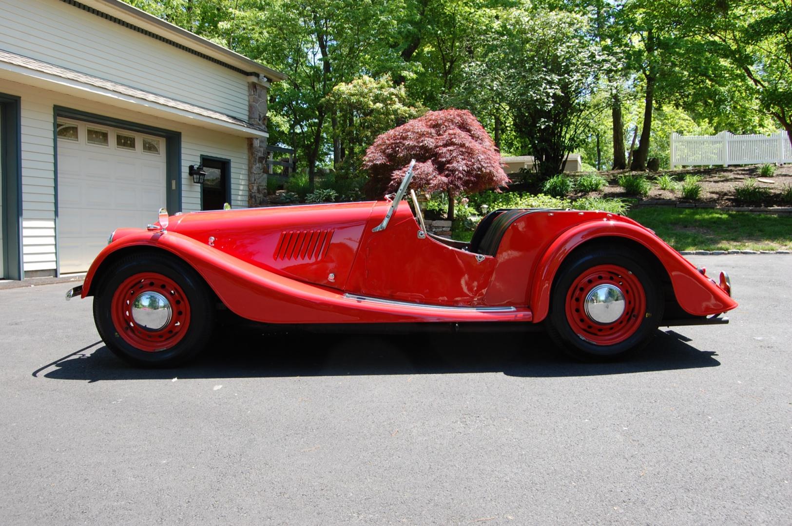 1958 RED /Black vinyl w/red piping Morgan 4/4 series 2 (A329) , 3 speed manual transmission, located at 6528 Lower York Road, New Hope, PA, 18938, (215) 862-9555, 40.358707, -74.977882 - Photo#4