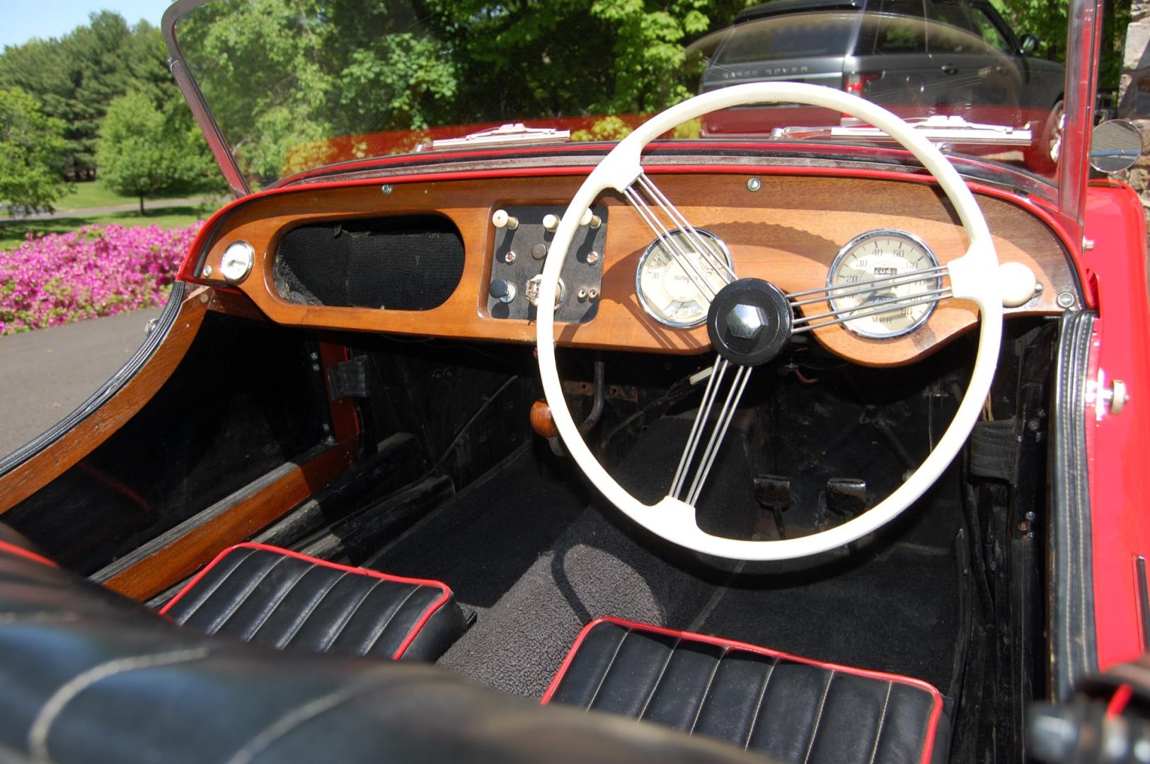 1958 RED /Black vinyl w/red piping Morgan 4/4 series 2 (A329) , 3 speed manual transmission, located at 6528 Lower York Road, New Hope, PA, 18938, (215) 862-9555, 40.358707, -74.977882 - Photo#8