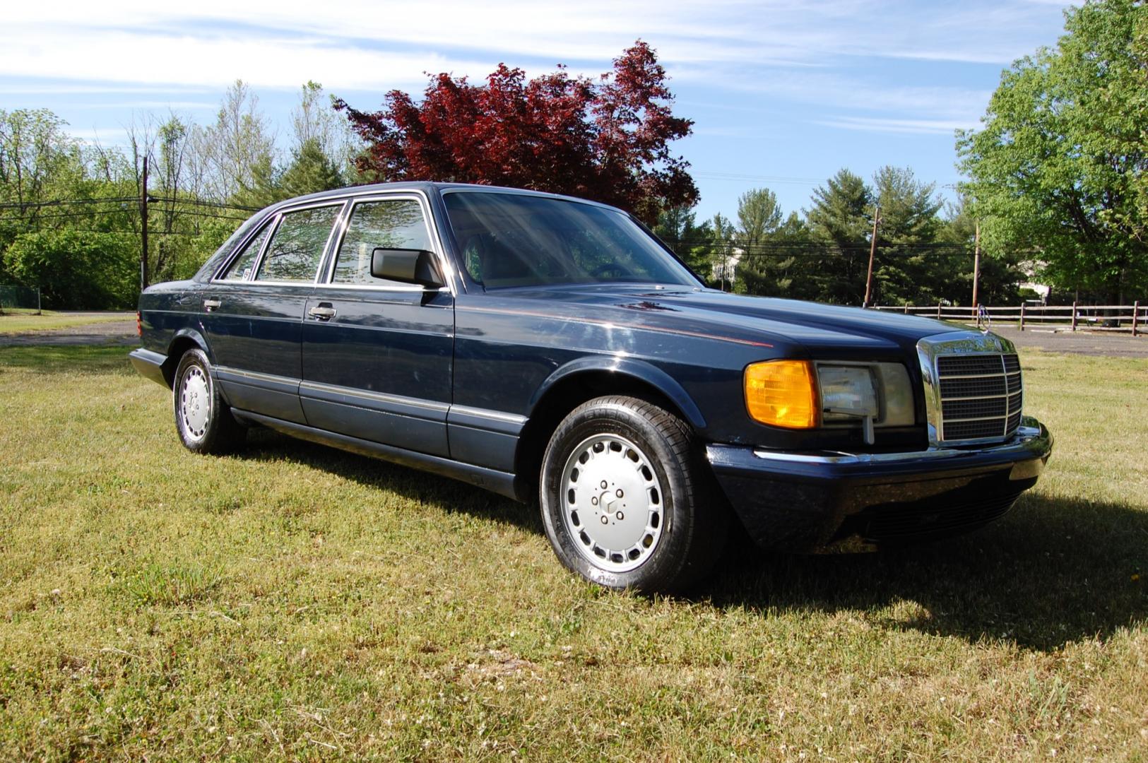 1989 Blue /Tan leather Mercedes-Benz 300 SEL (WDBCA25DXKA) with an 3.0L L6 SOHC 12V engine, 4-Speed Automatic transmission, located at 6528 Lower York Road, New Hope, PA, 18938, (215) 862-9555, 40.358707, -74.977882 - Here for sale is a very nice 1989 Mercedes-Benz 300SEL. Under the hood is a strong running 3.0 liter inline 6 cylinder which puts power to the rear wheels via good shifting automatic transmission. Features include; Tan leather interior, wood grain trim, power windows, power moonroof, power seats, - Photo#0