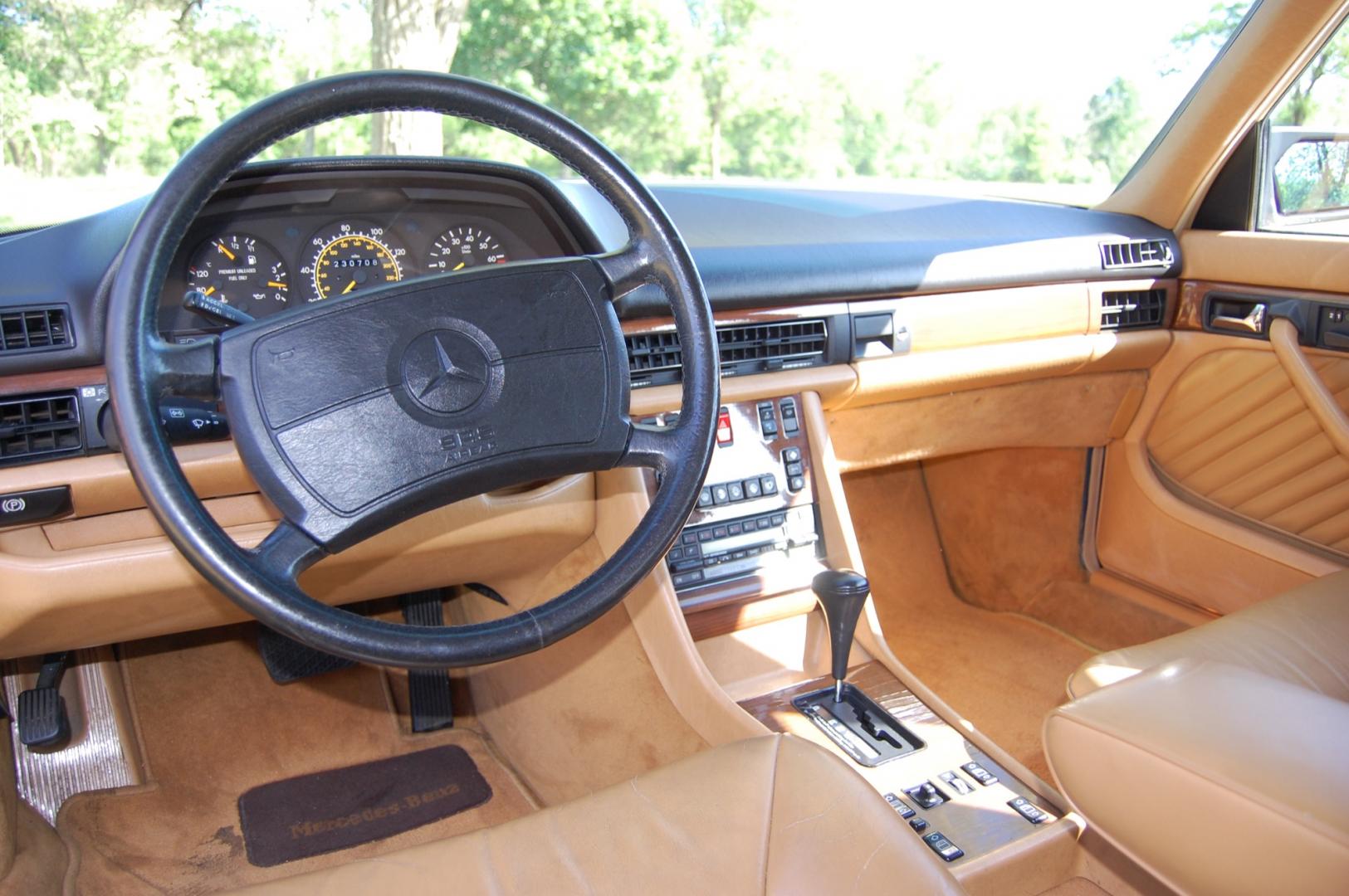 1989 Blue /Tan leather Mercedes-Benz 300 SEL (WDBCA25DXKA) with an 3.0L L6 SOHC 12V engine, 4-Speed Automatic transmission, located at 6528 Lower York Road, New Hope, PA, 18938, (215) 862-9555, 40.358707, -74.977882 - Here for sale is a very nice 1989 Mercedes-Benz 300SEL. Under the hood is a strong running 3.0 liter inline 6 cylinder which puts power to the rear wheels via good shifting automatic transmission. Features include; Tan leather interior, wood grain trim, power windows, power moonroof, power seats, - Photo#10