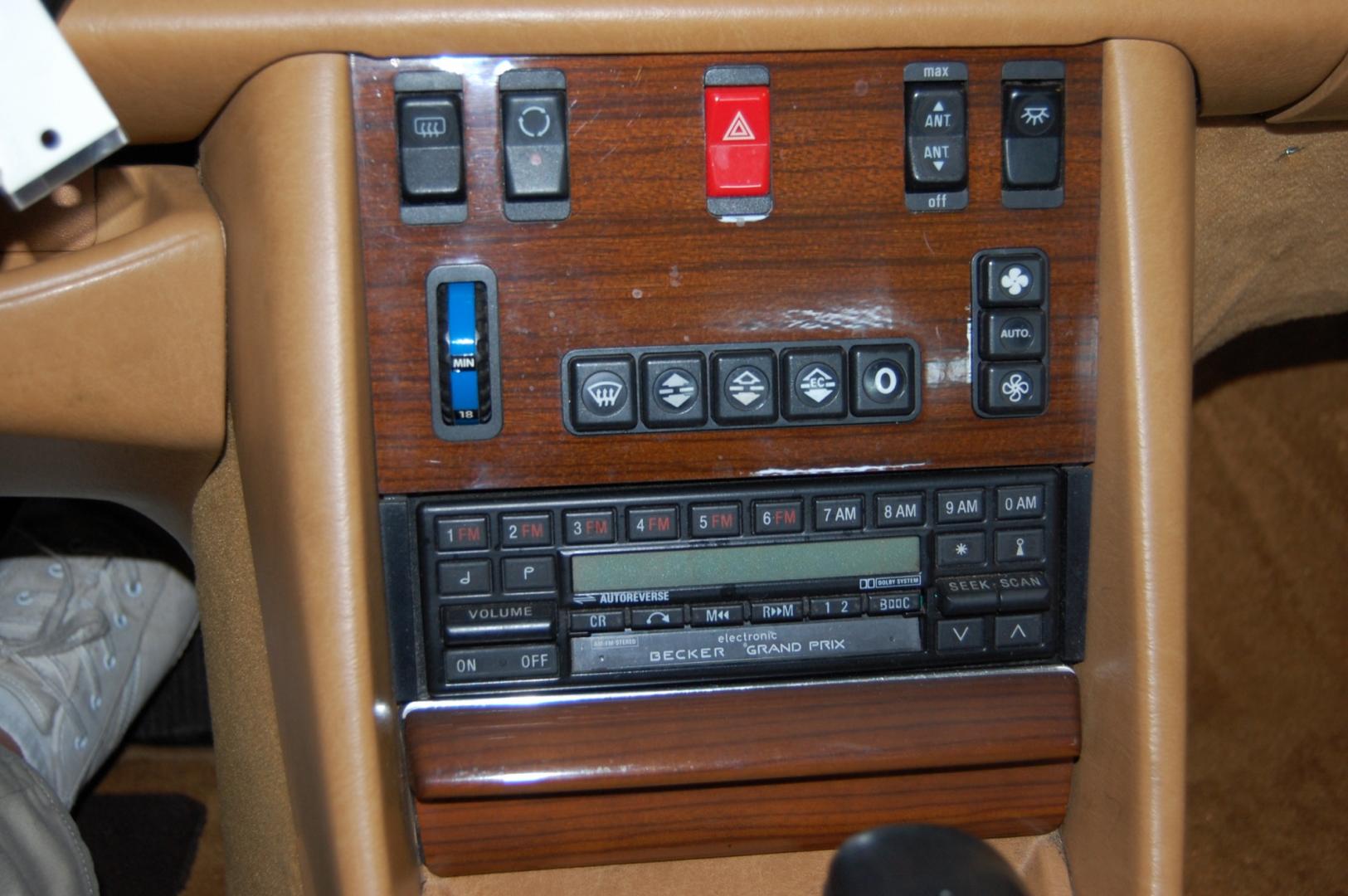 1989 Blue /Tan leather Mercedes-Benz 300 SEL (WDBCA25DXKA) with an 3.0L L6 SOHC 12V engine, 4-Speed Automatic transmission, located at 6528 Lower York Road, New Hope, PA, 18938, (215) 862-9555, 40.358707, -74.977882 - Here for sale is a very nice 1989 Mercedes-Benz 300SEL. Under the hood is a strong running 3.0 liter inline 6 cylinder which puts power to the rear wheels via good shifting automatic transmission. Features include; Tan leather interior, wood grain trim, power windows, power moonroof, power seats, - Photo#15