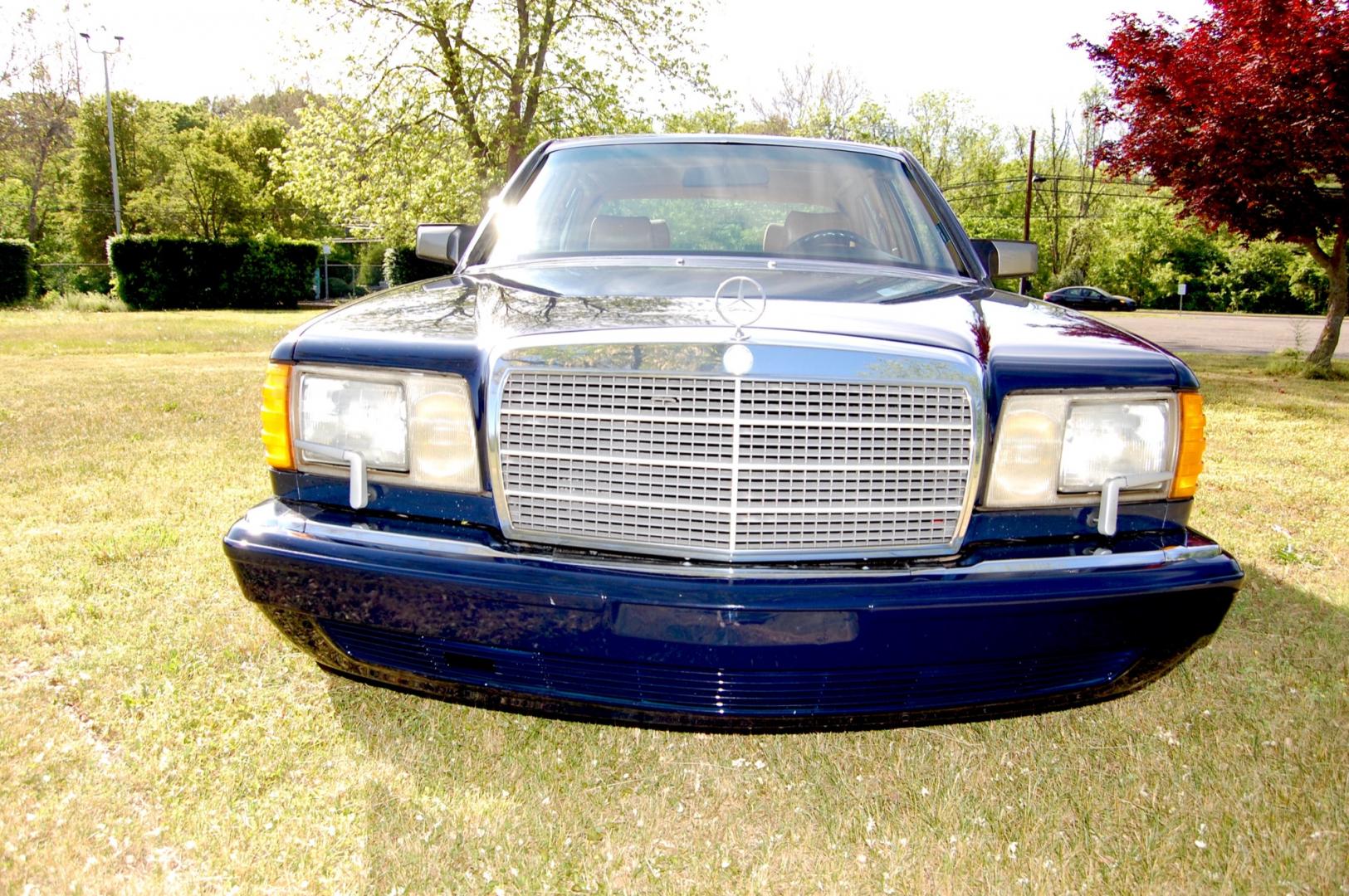 1989 Blue /Tan leather Mercedes-Benz 300 SEL (WDBCA25DXKA) with an 3.0L L6 SOHC 12V engine, 4-Speed Automatic transmission, located at 6528 Lower York Road, New Hope, PA, 18938, (215) 862-9555, 40.358707, -74.977882 - Here for sale is a very nice 1989 Mercedes-Benz 300SEL. Under the hood is a strong running 3.0 liter inline 6 cylinder which puts power to the rear wheels via good shifting automatic transmission. Features include; Tan leather interior, wood grain trim, power windows, power moonroof, power seats, - Photo#6