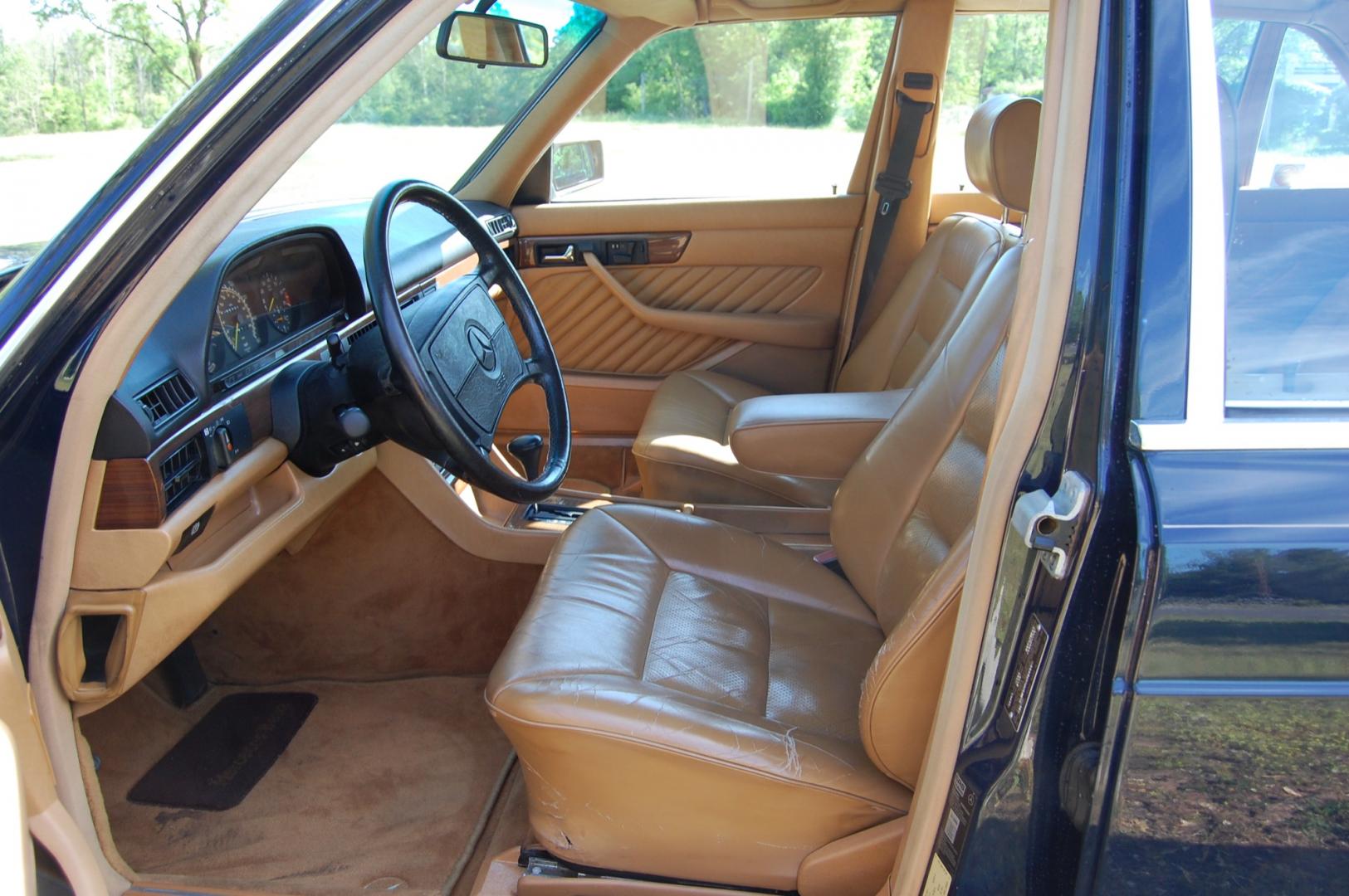 1989 Blue /Tan leather Mercedes-Benz 300 SEL (WDBCA25DXKA) with an 3.0L L6 SOHC 12V engine, 4-Speed Automatic transmission, located at 6528 Lower York Road, New Hope, PA, 18938, (215) 862-9555, 40.358707, -74.977882 - Here for sale is a very nice 1989 Mercedes-Benz 300SEL. Under the hood is a strong running 3.0 liter inline 6 cylinder which puts power to the rear wheels via good shifting automatic transmission. Features include; Tan leather interior, wood grain trim, power windows, power moonroof, power seats, - Photo#8