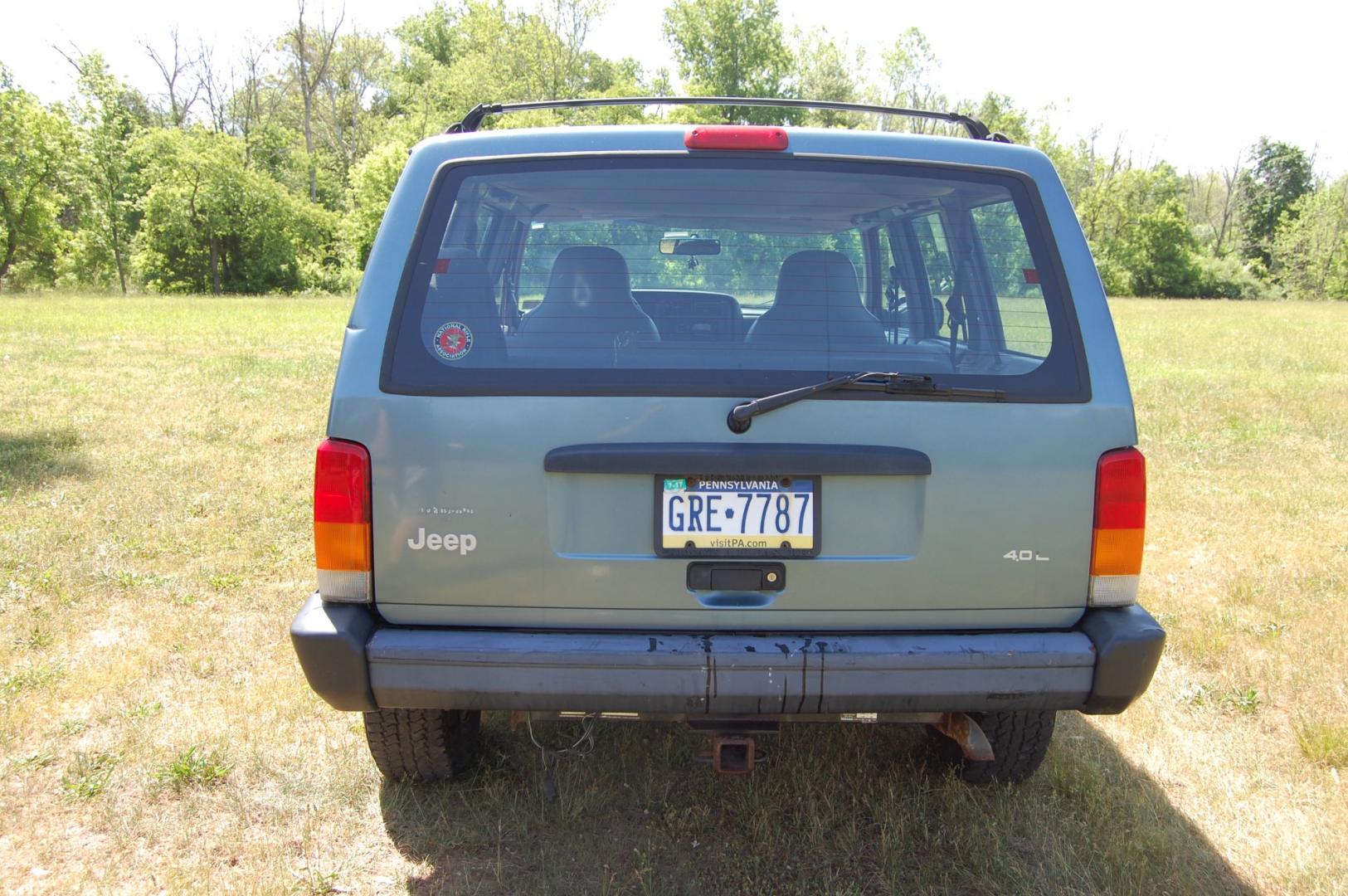 1998 Blue /Grey Jeep Cherokee Sport 4-Door 4WD (1J4FJ68S2WL) with an 4.0L L6 OHV 12V engine, Automatic transmission, located at 6528 Lower York Road, New Hope, PA, 18938, (215) 862-9555, 40.358707, -74.977882 - Here for sale is a 1998 Jeep Cherokee, has a 4.0 Liter straight six cylinder engine putting power to all 4 wheels via automatic transmission. The interior offers gray cloth, heat/AC, rear defrost, AM/FM/tape/CD sound system. Tilt wheel, power windows, locks and mirrors. Dual front air bags. Exteri - Photo#13