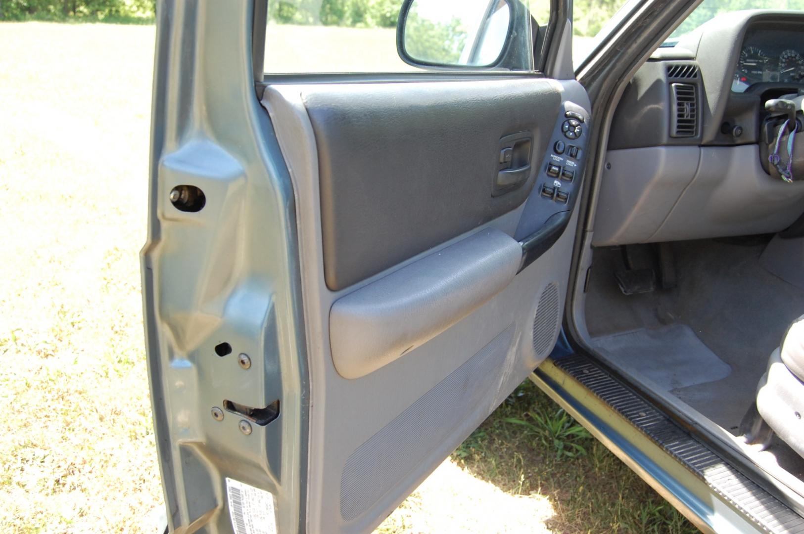 1998 Blue /Grey Jeep Cherokee Sport 4-Door 4WD (1J4FJ68S2WL) with an 4.0L L6 OHV 12V engine, Automatic transmission, located at 6528 Lower York Road, New Hope, PA, 18938, (215) 862-9555, 40.358707, -74.977882 - Here for sale is a 1998 Jeep Cherokee, has a 4.0 Liter straight six cylinder engine putting power to all 4 wheels via automatic transmission. The interior offers gray cloth, heat/AC, rear defrost, AM/FM/tape/CD sound system. Tilt wheel, power windows, locks and mirrors. Dual front air bags. Exteri - Photo#14