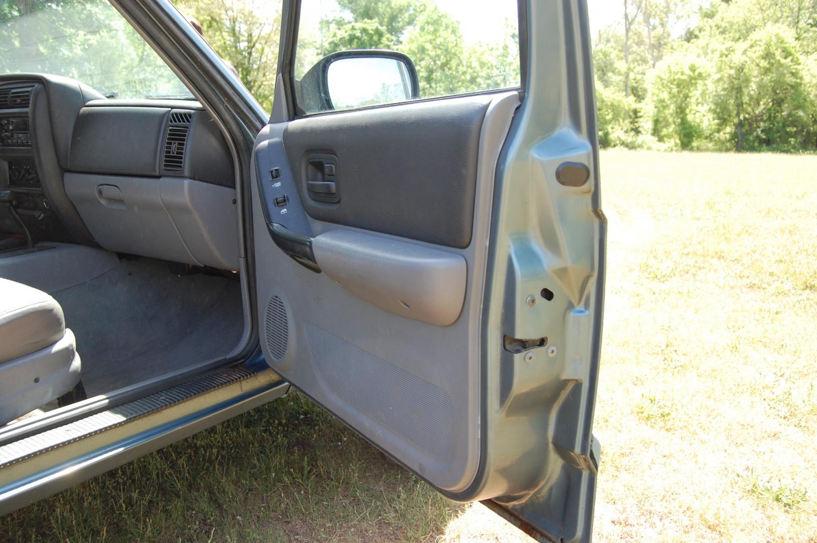 1998 Blue /Grey Jeep Cherokee Sport 4-Door 4WD (1J4FJ68S2WL) with an 4.0L L6 OHV 12V engine, Automatic transmission, located at 6528 Lower York Road, New Hope, PA, 18938, (215) 862-9555, 40.358707, -74.977882 - Photo#16