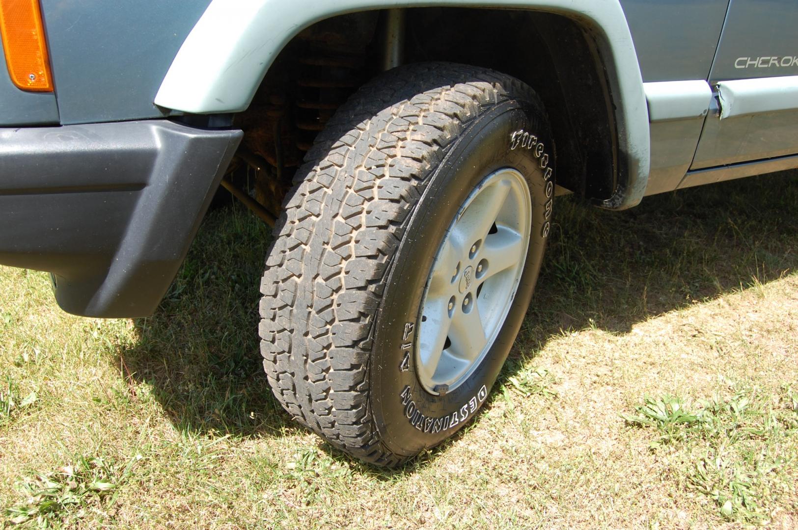 1998 Blue /Grey Jeep Cherokee Sport 4-Door 4WD (1J4FJ68S2WL) with an 4.0L L6 OHV 12V engine, Automatic transmission, located at 6528 Lower York Road, New Hope, PA, 18938, (215) 862-9555, 40.358707, -74.977882 - Photo#19