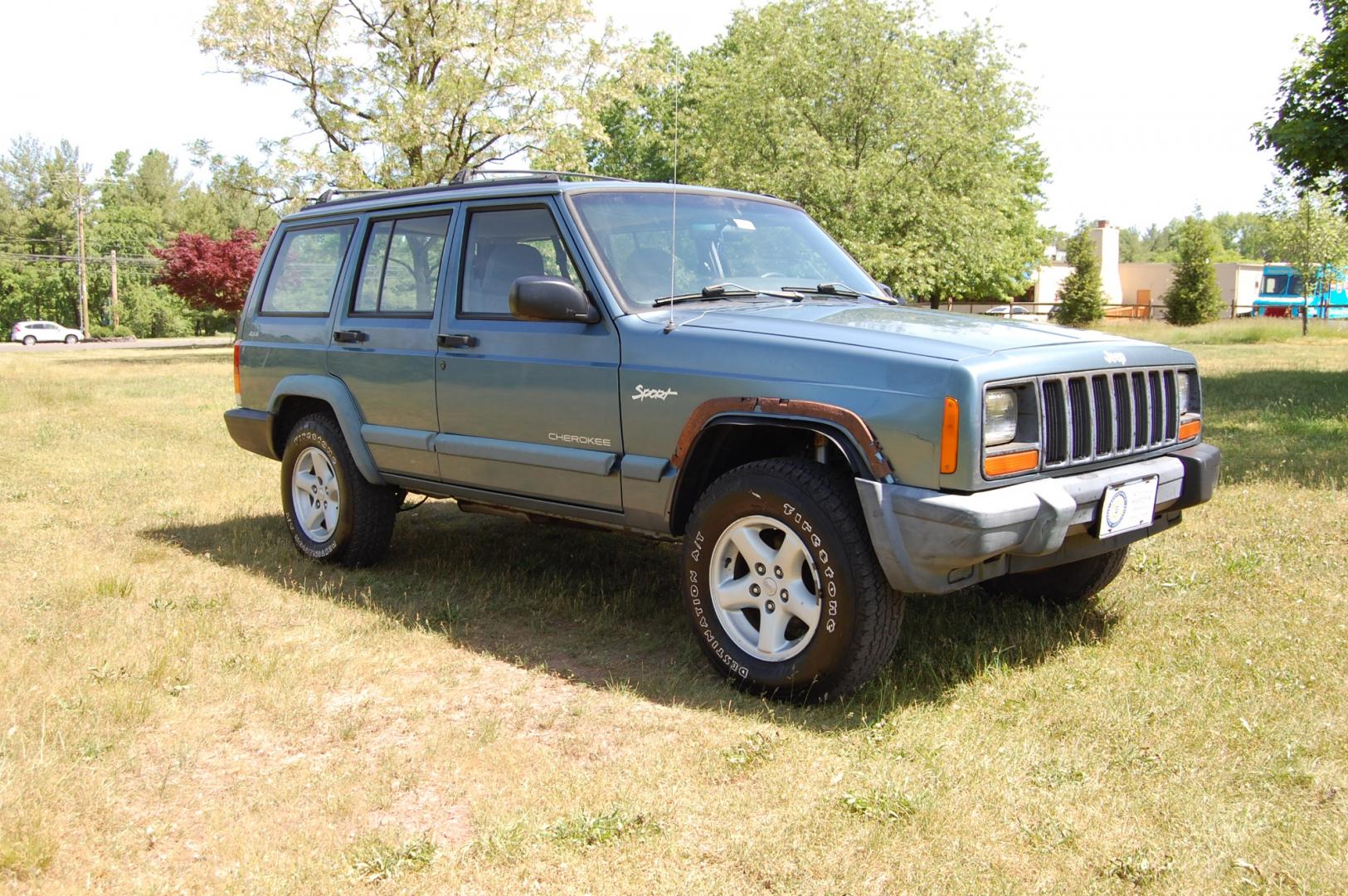 1998 Blue /Grey Jeep Cherokee Sport 4-Door 4WD (1J4FJ68S2WL) with an 4.0L L6 OHV 12V engine, Automatic transmission, located at 6528 Lower York Road, New Hope, PA, 18938, (215) 862-9555, 40.358707, -74.977882 - Here for sale is a 1998 Jeep Cherokee, has a 4.0 Liter straight six cylinder engine putting power to all 4 wheels via automatic transmission. The interior offers gray cloth, heat/AC, rear defrost, AM/FM/tape/CD sound system. Tilt wheel, power windows, locks and mirrors. Dual front air bags. Exteri - Photo#2