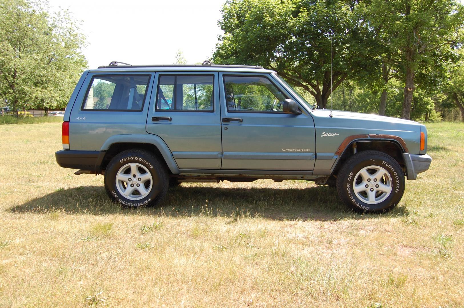 1998 Blue /Grey Jeep Cherokee Sport 4-Door 4WD (1J4FJ68S2WL) with an 4.0L L6 OHV 12V engine, Automatic transmission, located at 6528 Lower York Road, New Hope, PA, 18938, (215) 862-9555, 40.358707, -74.977882 - Here for sale is a 1998 Jeep Cherokee, has a 4.0 Liter straight six cylinder engine putting power to all 4 wheels via automatic transmission. The interior offers gray cloth, heat/AC, rear defrost, AM/FM/tape/CD sound system. Tilt wheel, power windows, locks and mirrors. Dual front air bags. Exteri - Photo#3