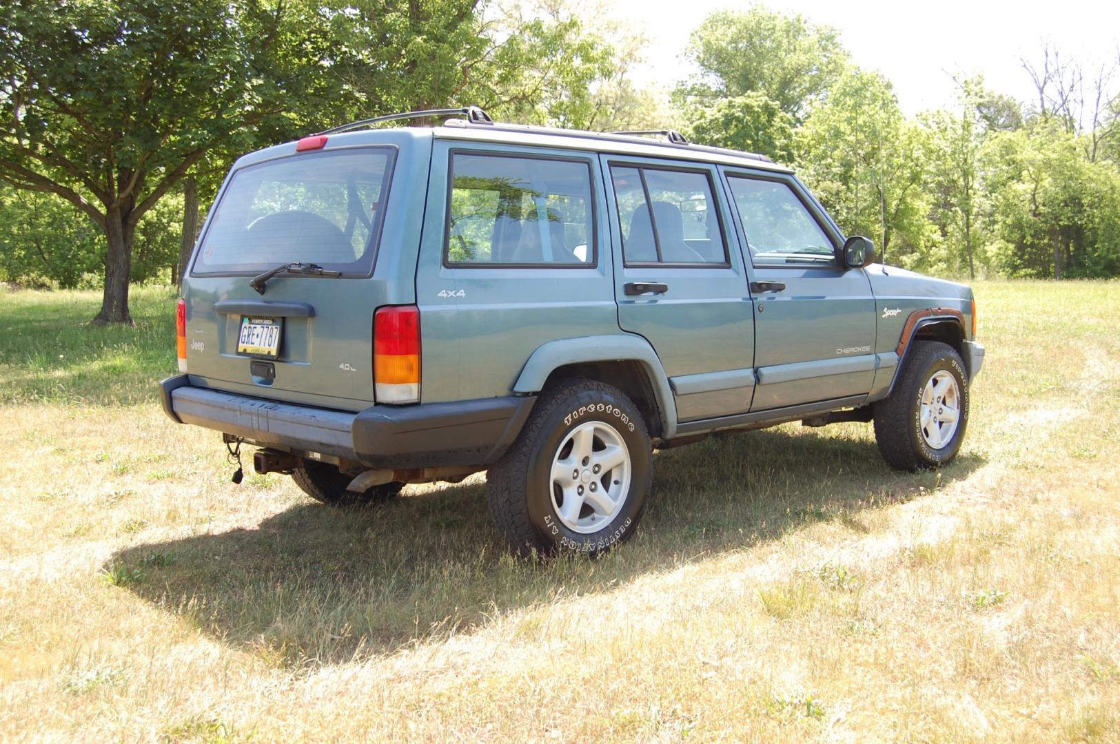 1998 Blue /Grey Jeep Cherokee Sport 4-Door 4WD (1J4FJ68S2WL) with an 4.0L L6 OHV 12V engine, Automatic transmission, located at 6528 Lower York Road, New Hope, PA, 18938, (215) 862-9555, 40.358707, -74.977882 - Photo#5