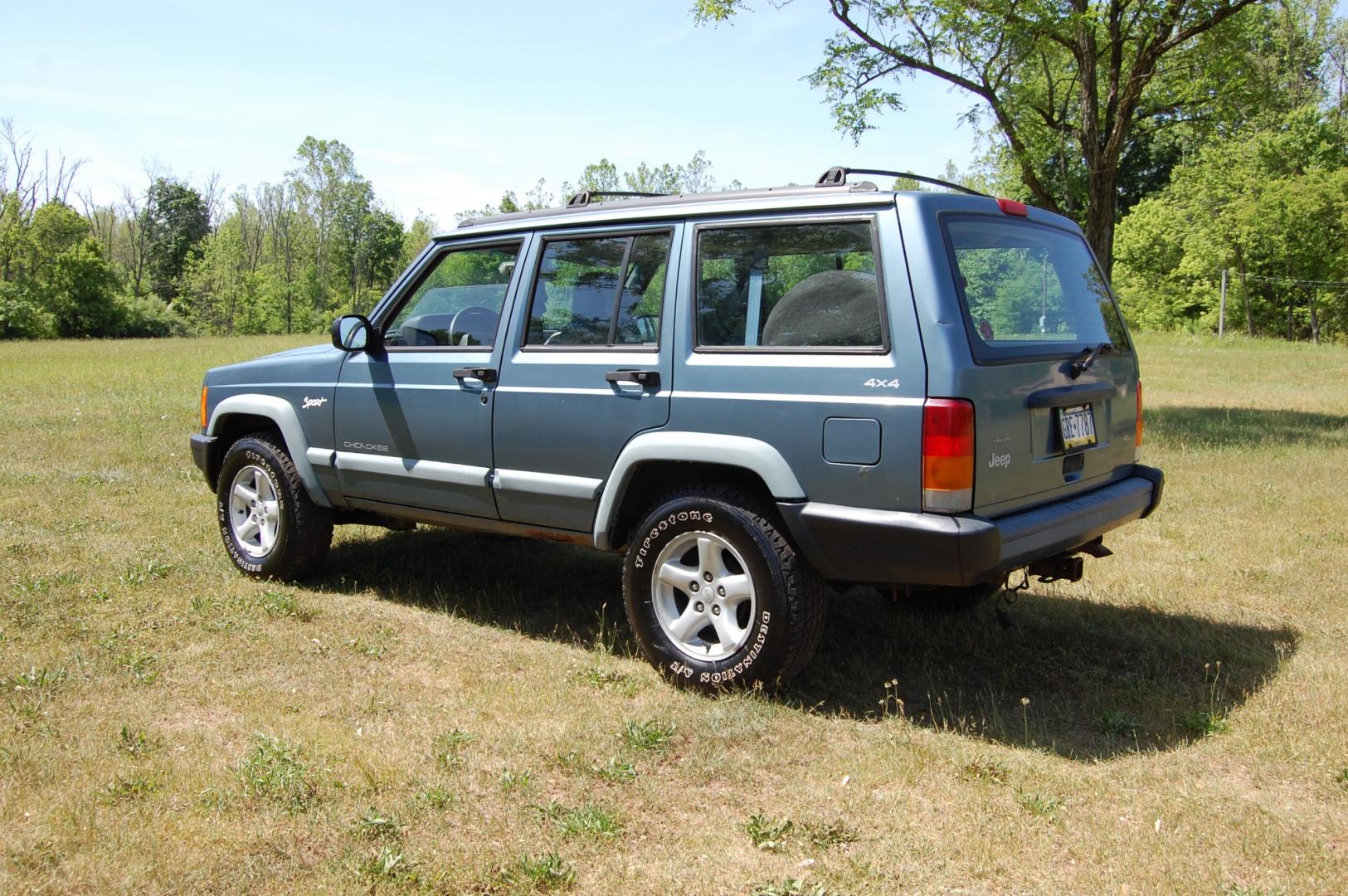 1998 Blue /Grey Jeep Cherokee Sport 4-Door 4WD (1J4FJ68S2WL) with an 4.0L L6 OHV 12V engine, Automatic transmission, located at 6528 Lower York Road, New Hope, PA, 18938, (215) 862-9555, 40.358707, -74.977882 - Here for sale is a 1998 Jeep Cherokee, has a 4.0 Liter straight six cylinder engine putting power to all 4 wheels via automatic transmission. The interior offers gray cloth, heat/AC, rear defrost, AM/FM/tape/CD sound system. Tilt wheel, power windows, locks and mirrors. Dual front air bags. Exteri - Photo#6