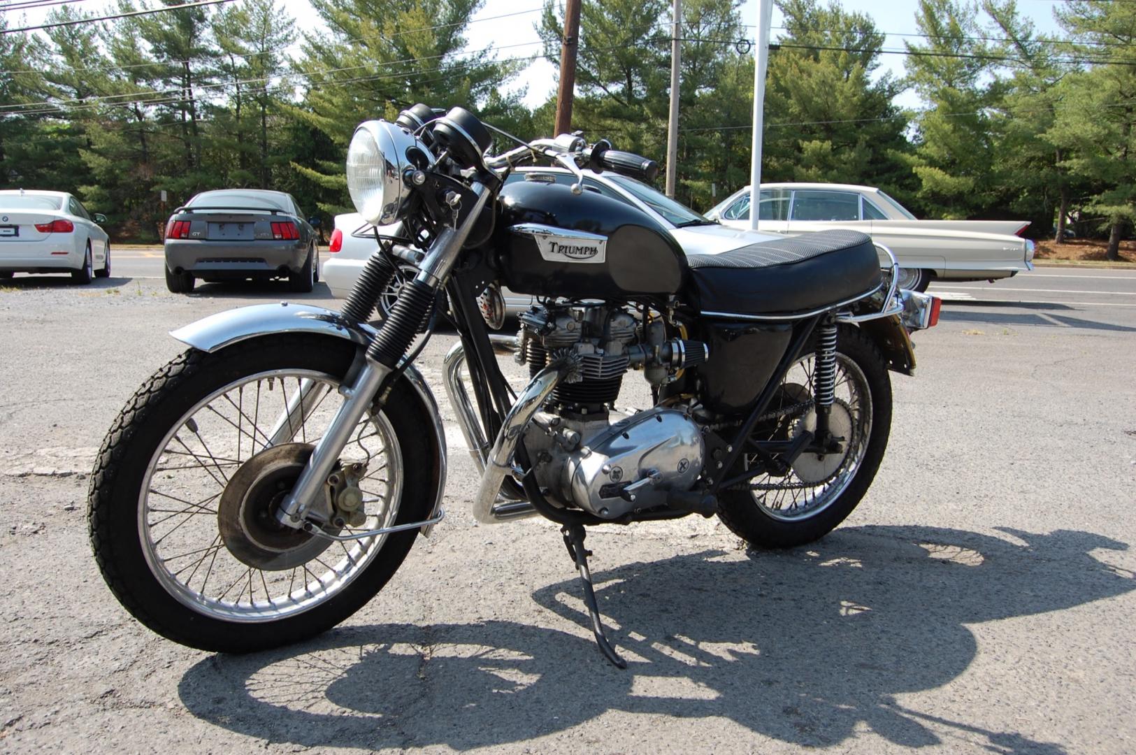 1977 Black Triumph Bonneville (T140VKP7690) , Manual transmission, located at 6528 Lower York Road, New Hope, PA, 18938, (215) 862-9555, 40.358707, -74.977882 - Here we have a very cool Triumph Bonneville 750. The engine was recently rebuilt and has good compression. 5 speed gearbox, black paint with Chrome accents. Starts right up and is ready to ride. Give us a call with any questions you may have at 215-862-9555. All prices exclude tax, tags, and our dea - Photo#1