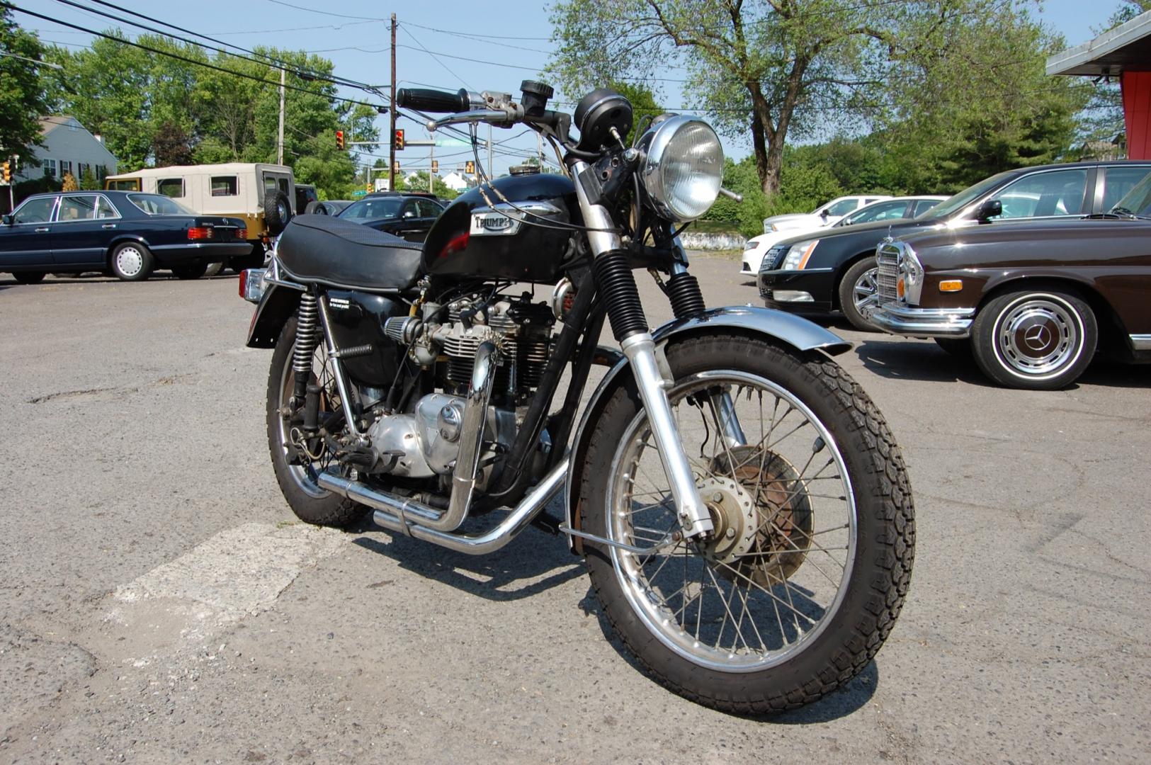 1977 Black Triumph Bonneville (T140VKP7690) , Manual transmission, located at 6528 Lower York Road, New Hope, PA, 18938, (215) 862-9555, 40.358707, -74.977882 - Here we have a very cool Triumph Bonneville 750. The engine was recently rebuilt and has good compression. 5 speed gearbox, black paint with Chrome accents. Starts right up and is ready to ride. Give us a call with any questions you may have at 215-862-9555. All prices exclude tax, tags, and our dea - Photo#2