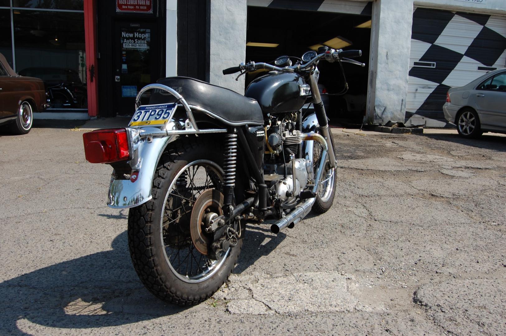 1977 Black Triumph Bonneville (T140VKP7690) , Manual transmission, located at 6528 Lower York Road, New Hope, PA, 18938, (215) 862-9555, 40.358707, -74.977882 - Here we have a very cool Triumph Bonneville 750. The engine was recently rebuilt and has good compression. 5 speed gearbox, black paint with Chrome accents. Starts right up and is ready to ride. Give us a call with any questions you may have at 215-862-9555. All prices exclude tax, tags, and our dea - Photo#4