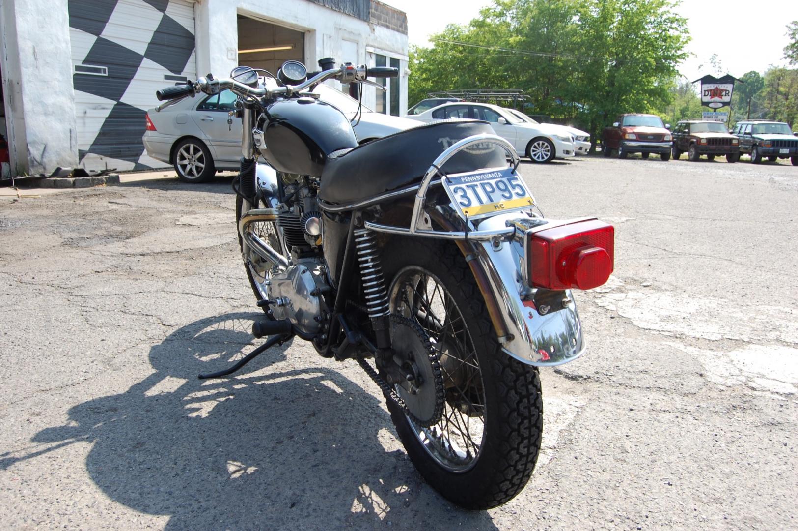 1977 Black Triumph Bonneville (T140VKP7690) , Manual transmission, located at 6528 Lower York Road, New Hope, PA, 18938, (215) 862-9555, 40.358707, -74.977882 - Here we have a very cool Triumph Bonneville 750. The engine was recently rebuilt and has good compression. 5 speed gearbox, black paint with Chrome accents. Starts right up and is ready to ride. Give us a call with any questions you may have at 215-862-9555. All prices exclude tax, tags, and our dea - Photo#5