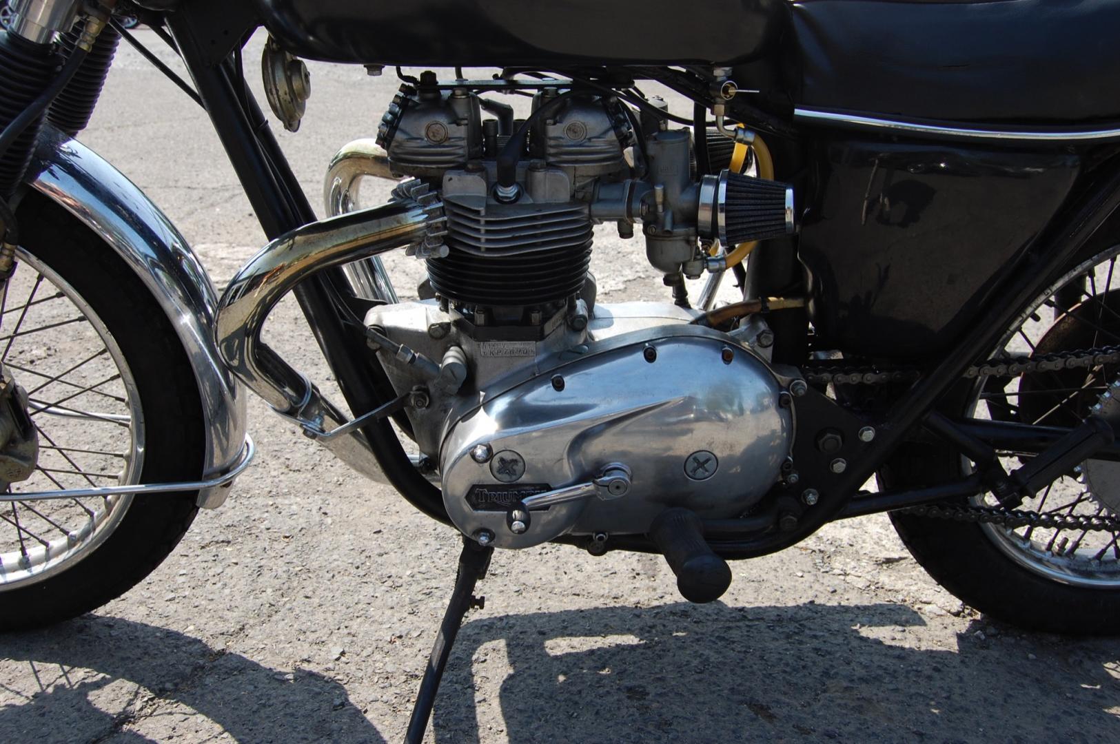 1977 Black Triumph Bonneville (T140VKP7690) , Manual transmission, located at 6528 Lower York Road, New Hope, PA, 18938, (215) 862-9555, 40.358707, -74.977882 - Here we have a very cool Triumph Bonneville 750. The engine was recently rebuilt and has good compression. 5 speed gearbox, black paint with Chrome accents. Starts right up and is ready to ride. Give us a call with any questions you may have at 215-862-9555. All prices exclude tax, tags, and our dea - Photo#7