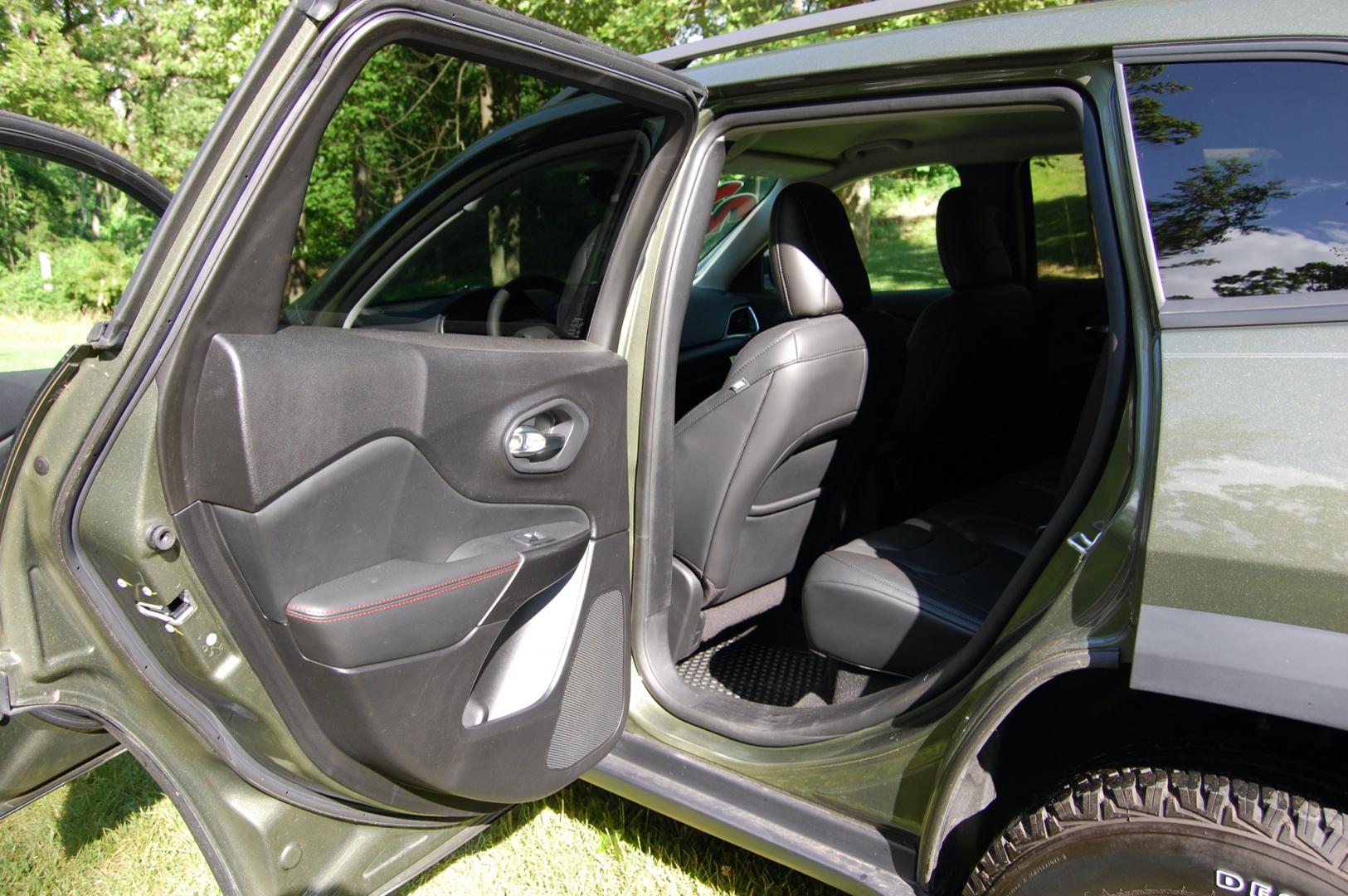 2021 Green /Black leather Jeep Cherokee Trailhawk 4WD (1C4PJMBX0MD) with an 3.2L V6 DOHC 24V engine, 9 speed automatic transmission, located at 6528 Lower York Road, New Hope, PA, 18938, (215) 862-9555, 40.358707, -74.977882 - Here for sale is a like new 2021 Jeep Cherokee Trailhawk edition. Under the hood is strong running and fuel efficient 3.2 liter V6 which puts power to the intelligent 4 wheel drive system via a smooth shifting automatic transmission. Features include; Black leather with red stitching, Keyless ent - Photo#10