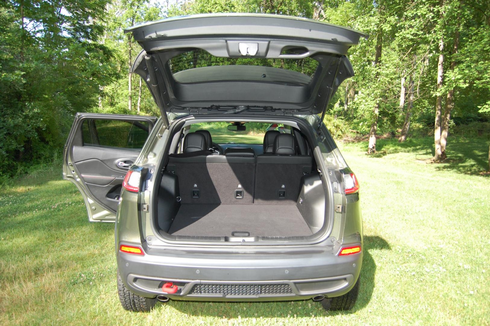 2021 Green /Black leather Jeep Cherokee Trailhawk 4WD (1C4PJMBX0MD) with an 3.2L V6 DOHC 24V engine, 9 speed automatic transmission, located at 6528 Lower York Road, New Hope, PA, 18938, (215) 862-9555, 40.358707, -74.977882 - Here for sale is a like new 2021 Jeep Cherokee Trailhawk edition. Under the hood is strong running and fuel efficient 3.2 liter V6 which puts power to the intelligent 4 wheel drive system via a smooth shifting automatic transmission. Features include; Black leather with red stitching, Keyless ent - Photo#12