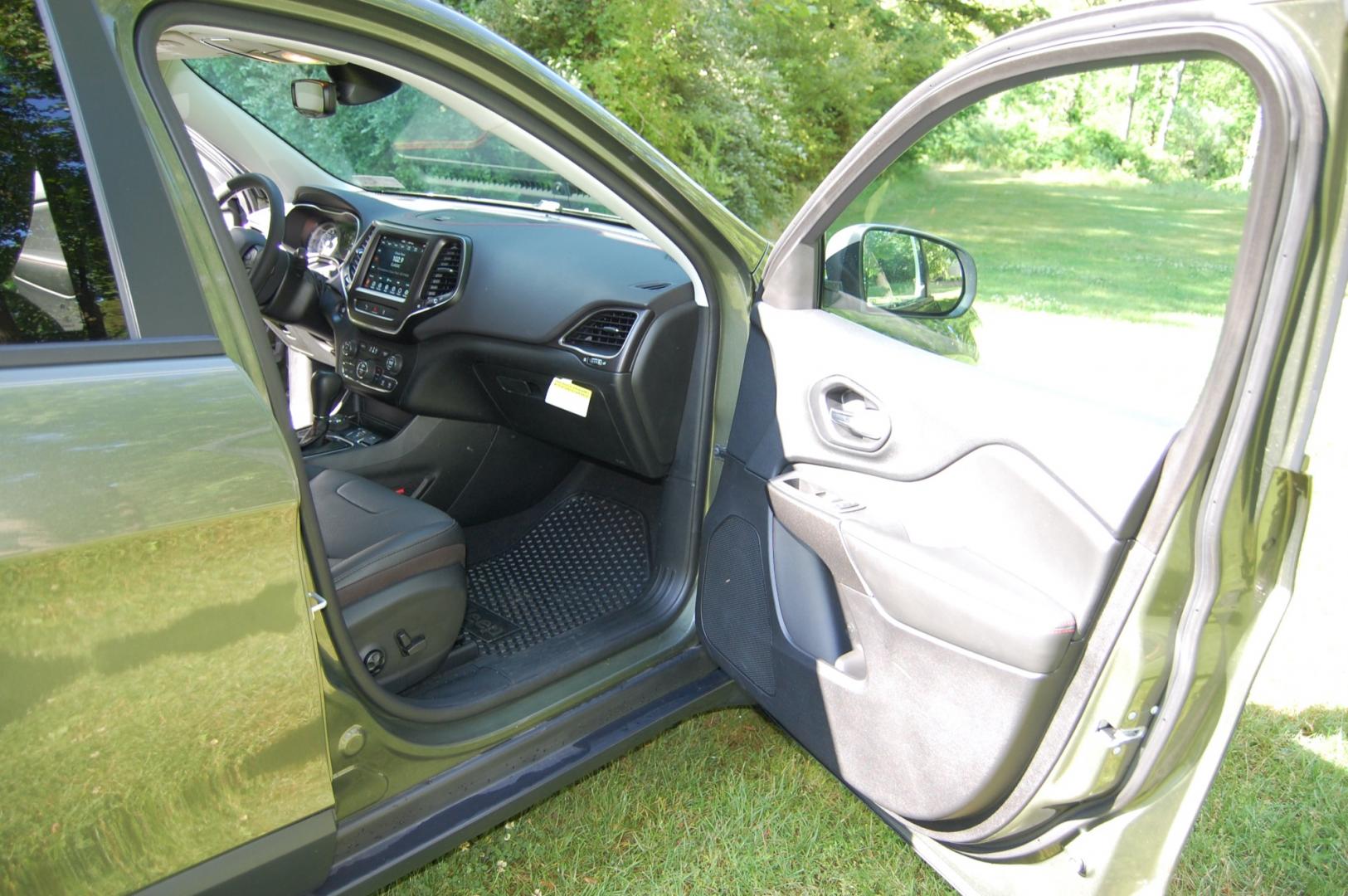 2021 Green /Black leather Jeep Cherokee Trailhawk 4WD (1C4PJMBX0MD) with an 3.2L V6 DOHC 24V engine, 9 speed automatic transmission, located at 6528 Lower York Road, New Hope, PA, 18938, (215) 862-9555, 40.358707, -74.977882 - Here for sale is a like new 2021 Jeep Cherokee Trailhawk edition. Under the hood is strong running and fuel efficient 3.2 liter V6 which puts power to the intelligent 4 wheel drive system via a smooth shifting automatic transmission. Features include; Black leather with red stitching, Keyless ent - Photo#15