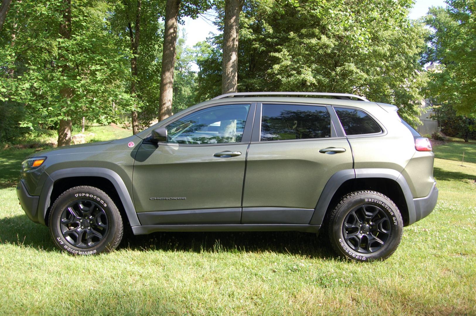 2021 Green /Black leather Jeep Cherokee Trailhawk 4WD (1C4PJMBX0MD) with an 3.2L V6 DOHC 24V engine, 9 speed automatic transmission, located at 6528 Lower York Road, New Hope, PA, 18938, (215) 862-9555, 40.358707, -74.977882 - Here for sale is a like new 2021 Jeep Cherokee Trailhawk edition. Under the hood is strong running and fuel efficient 3.2 liter V6 which puts power to the intelligent 4 wheel drive system via a smooth shifting automatic transmission. Features include; Black leather with red stitching, Keyless ent - Photo#1