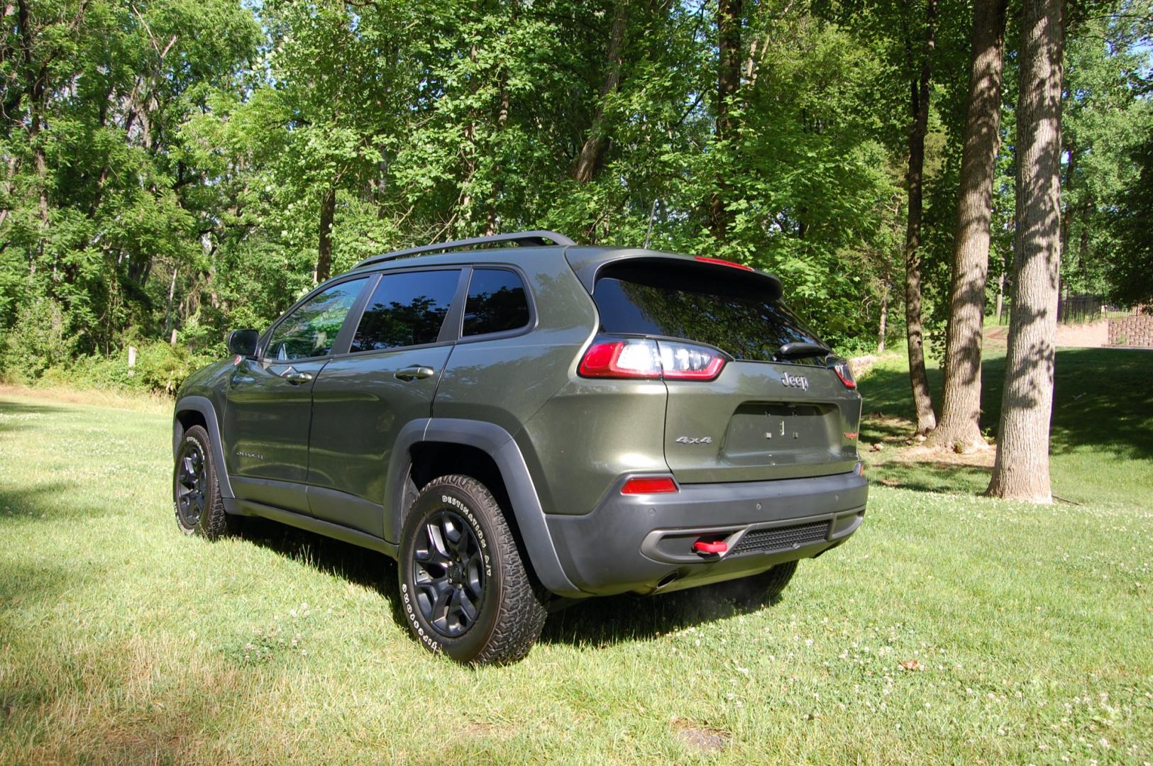 2021 Green /Black leather Jeep Cherokee Trailhawk 4WD (1C4PJMBX0MD) with an 3.2L V6 DOHC 24V engine, 9 speed automatic transmission, located at 6528 Lower York Road, New Hope, PA, 18938, (215) 862-9555, 40.358707, -74.977882 - Here for sale is a like new 2021 Jeep Cherokee Trailhawk edition. Under the hood is strong running and fuel efficient 3.2 liter V6 which puts power to the intelligent 4 wheel drive system via a smooth shifting automatic transmission. Features include; Black leather with red stitching, Keyless ent - Photo#2