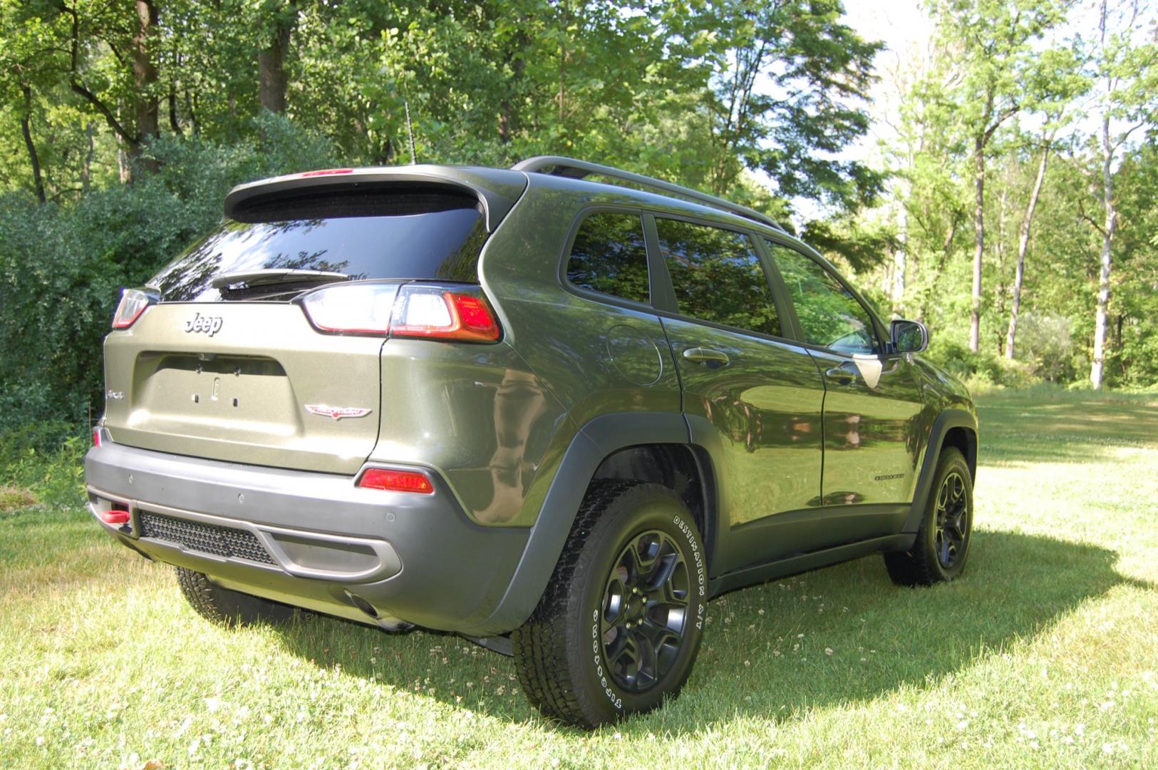 2021 Green /Black leather Jeep Cherokee Trailhawk 4WD (1C4PJMBX0MD) with an 3.2L V6 DOHC 24V engine, 9 speed automatic transmission, located at 6528 Lower York Road, New Hope, PA, 18938, (215) 862-9555, 40.358707, -74.977882 - Here for sale is a like new 2021 Jeep Cherokee Trailhawk edition. Under the hood is strong running and fuel efficient 3.2 liter V6 which puts power to the intelligent 4 wheel drive system via a smooth shifting automatic transmission. Features include; Black leather with red stitching, Keyless ent - Photo#4