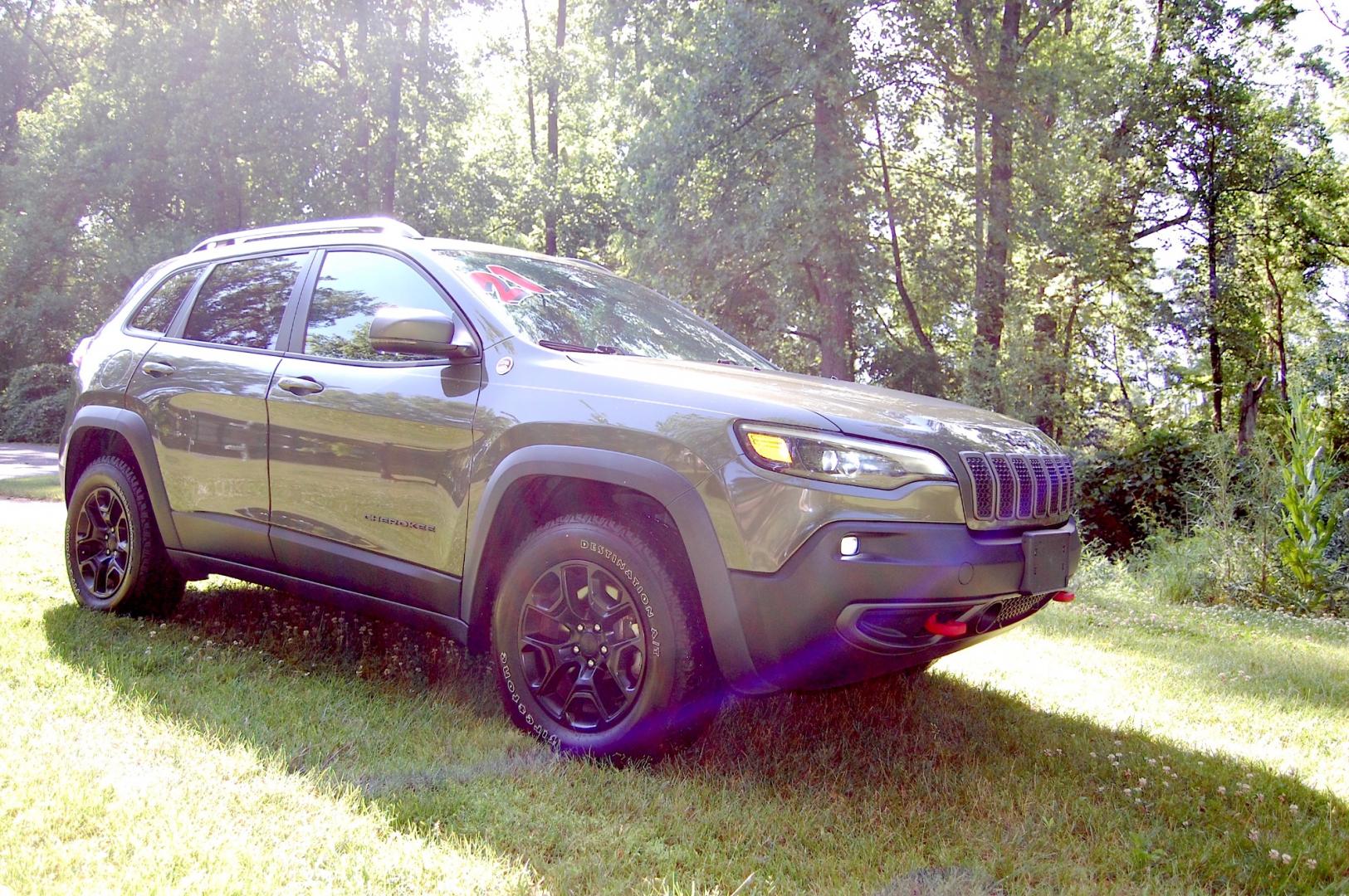 2021 Green /Black leather Jeep Cherokee Trailhawk 4WD (1C4PJMBX0MD) with an 3.2L V6 DOHC 24V engine, 9 speed automatic transmission, located at 6528 Lower York Road, New Hope, PA, 18938, (215) 862-9555, 40.358707, -74.977882 - Here for sale is a like new 2021 Jeep Cherokee Trailhawk edition. Under the hood is strong running and fuel efficient 3.2 liter V6 which puts power to the intelligent 4 wheel drive system via a smooth shifting automatic transmission. Features include; Black leather with red stitching, Keyless ent - Photo#6