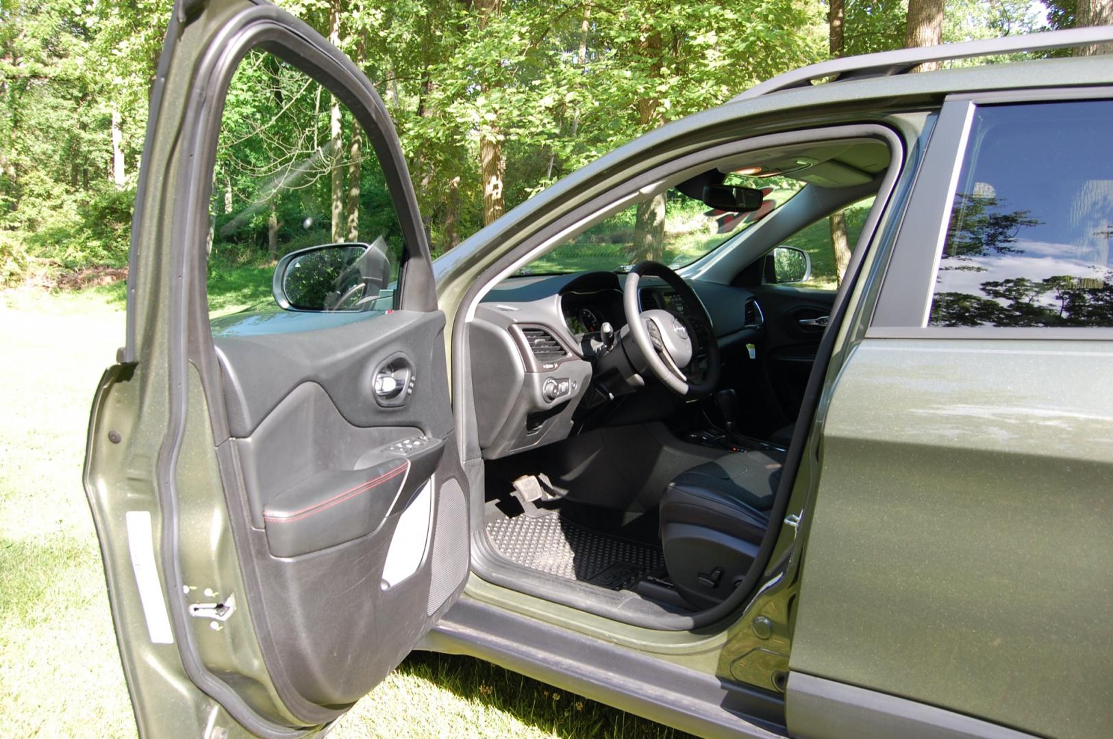 2021 Green /Black leather Jeep Cherokee Trailhawk 4WD (1C4PJMBX0MD) with an 3.2L V6 DOHC 24V engine, 9 speed automatic transmission, located at 6528 Lower York Road, New Hope, PA, 18938, (215) 862-9555, 40.358707, -74.977882 - Here for sale is a like new 2021 Jeep Cherokee Trailhawk edition. Under the hood is strong running and fuel efficient 3.2 liter V6 which puts power to the intelligent 4 wheel drive system via a smooth shifting automatic transmission. Features include; Black leather with red stitching, Keyless ent - Photo#8