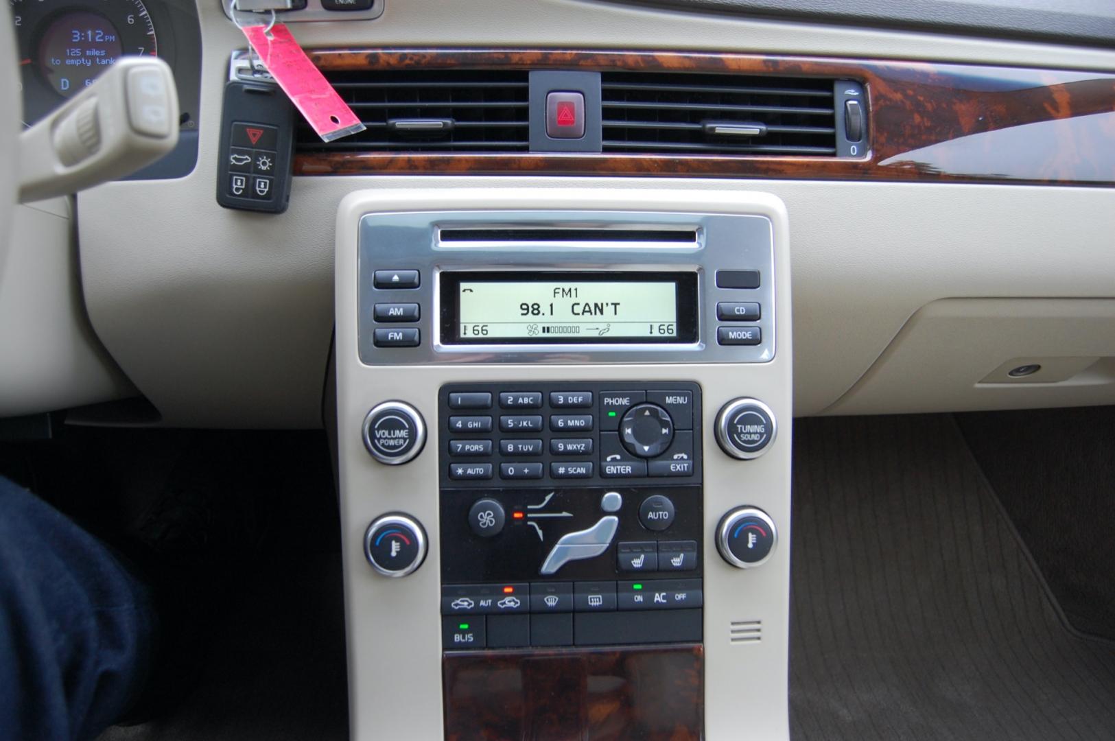 2010 Gold /Beige Leather Volvo V70 3.2 (YV1960BW5A1) with an 3.2L L6 DOHC 24V engine, 6-Speed Automatic Overdrive transmission, located at 6528 Lower York Road, New Hope, PA, 18938, (215) 862-9555, 40.358707, -74.977882 - Here for sale is a very nice, ONE OWNER, 2010 Volvo V70 wagon. Under the hood is a strong running 3.2 liter inline 6 cylinder which puts power to the front wheels via a smooth shifting automatic transmission. Features include; Beige leather interior, wood grain trim, keyless entry system, 2 maste - Photo#18