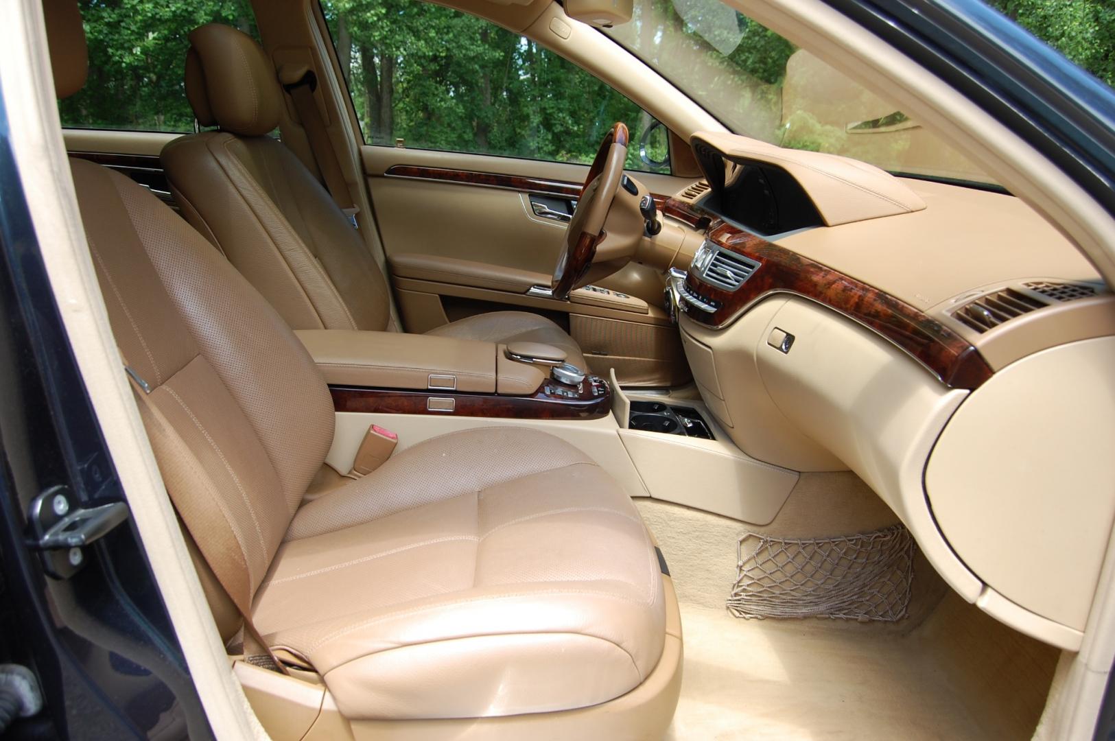 2007 Blue /Tan leather Mercedes-Benz S-Class S550 4Matic (WDDNG86X97A) with an 5.5L V8 DOHC 32V engine, 7-Speed Automatic Overdrive transmission, located at 6528 Lower York Road, New Hope, PA, 18938, (215) 862-9555, 40.358707, -74.977882 - Here for sale is a very nice 2007 Mercedes-Benz S550 4Matic luxury sedan. Under the hood is a strong running 5.5 liter V8 which puts power to the AWD system via a smooth shifting automatic transmission. Features include; Tan leather interior, wood grain trim, keyless entry system, 2 master keys, c - Photo#10