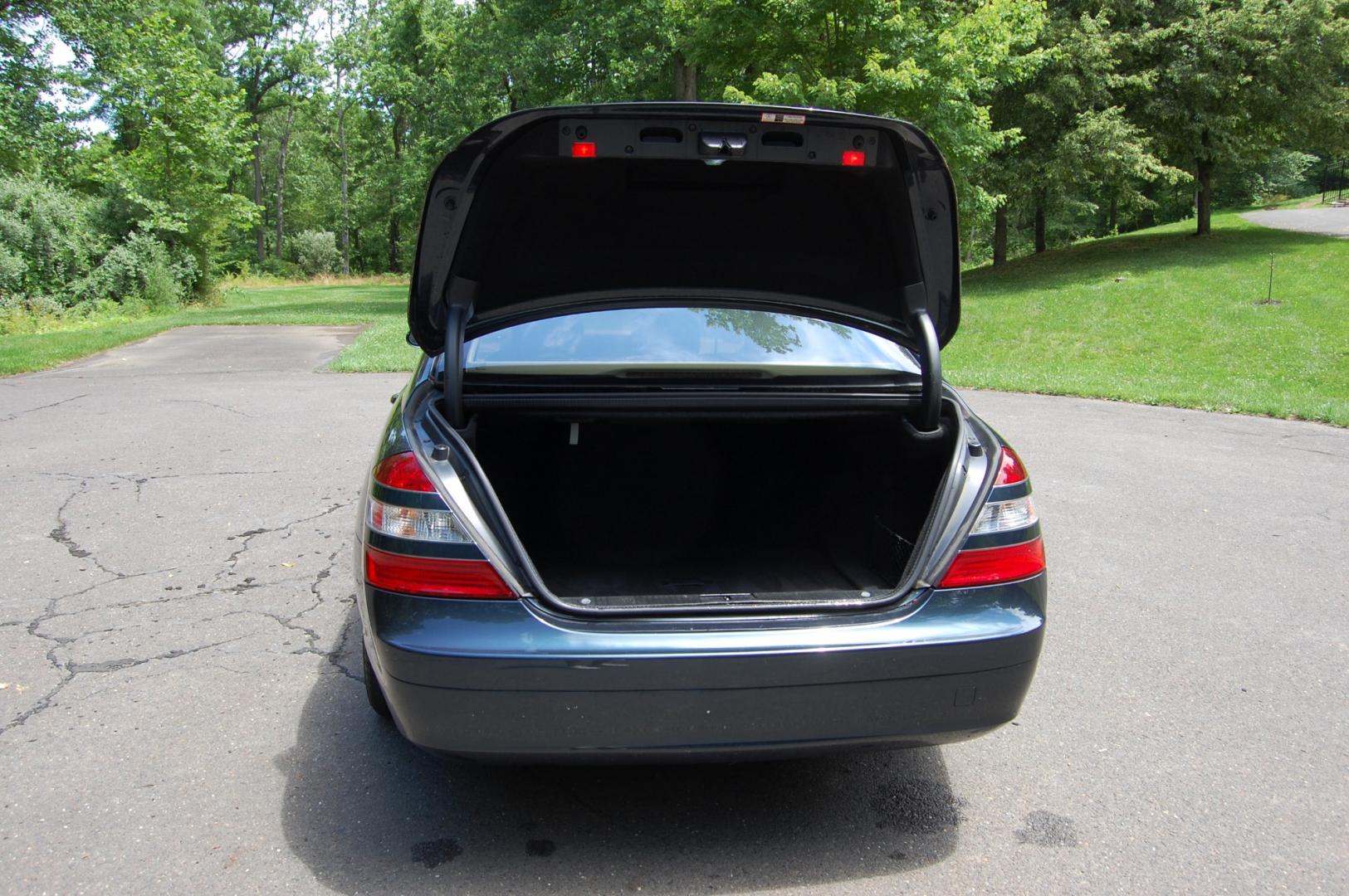 2007 Blue /Tan leather Mercedes-Benz S-Class S550 4Matic (WDDNG86X97A) with an 5.5L V8 DOHC 32V engine, 7-Speed Automatic Overdrive transmission, located at 6528 Lower York Road, New Hope, PA, 18938, (215) 862-9555, 40.358707, -74.977882 - Here for sale is a very nice 2007 Mercedes-Benz S550 4Matic luxury sedan. Under the hood is a strong running 5.5 liter V8 which puts power to the AWD system via a smooth shifting automatic transmission. Features include; Tan leather interior, wood grain trim, keyless entry system, 2 master keys, c - Photo#17