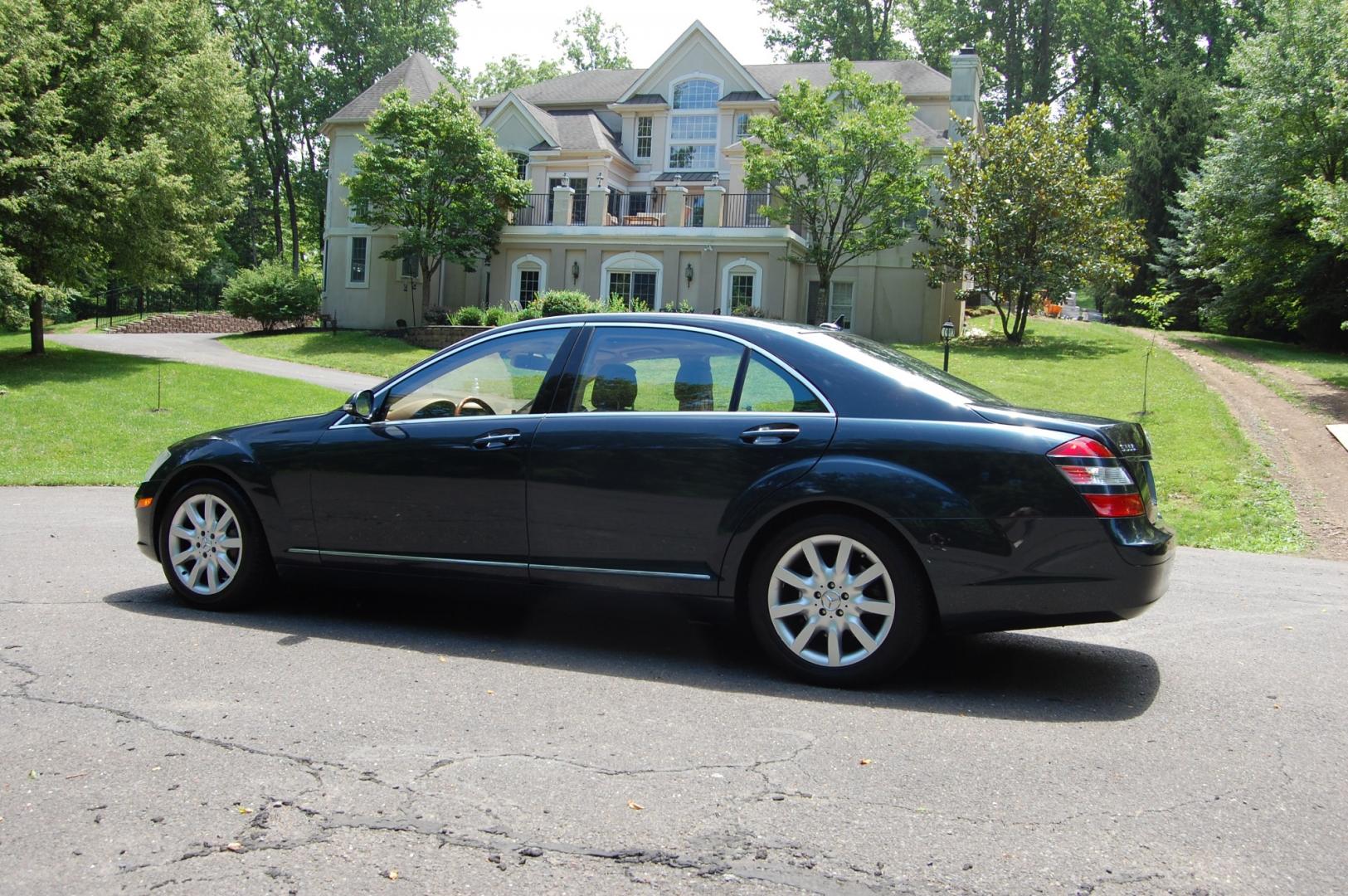 2007 Blue /Tan leather Mercedes-Benz S-Class S550 4Matic (WDDNG86X97A) with an 5.5L V8 DOHC 32V engine, 7-Speed Automatic Overdrive transmission, located at 6528 Lower York Road, New Hope, PA, 18938, (215) 862-9555, 40.358707, -74.977882 - Here for sale is a very nice 2007 Mercedes-Benz S550 4Matic luxury sedan. Under the hood is a strong running 5.5 liter V8 which puts power to the AWD system via a smooth shifting automatic transmission. Features include; Tan leather interior, wood grain trim, keyless entry system, 2 master keys, c - Photo#1