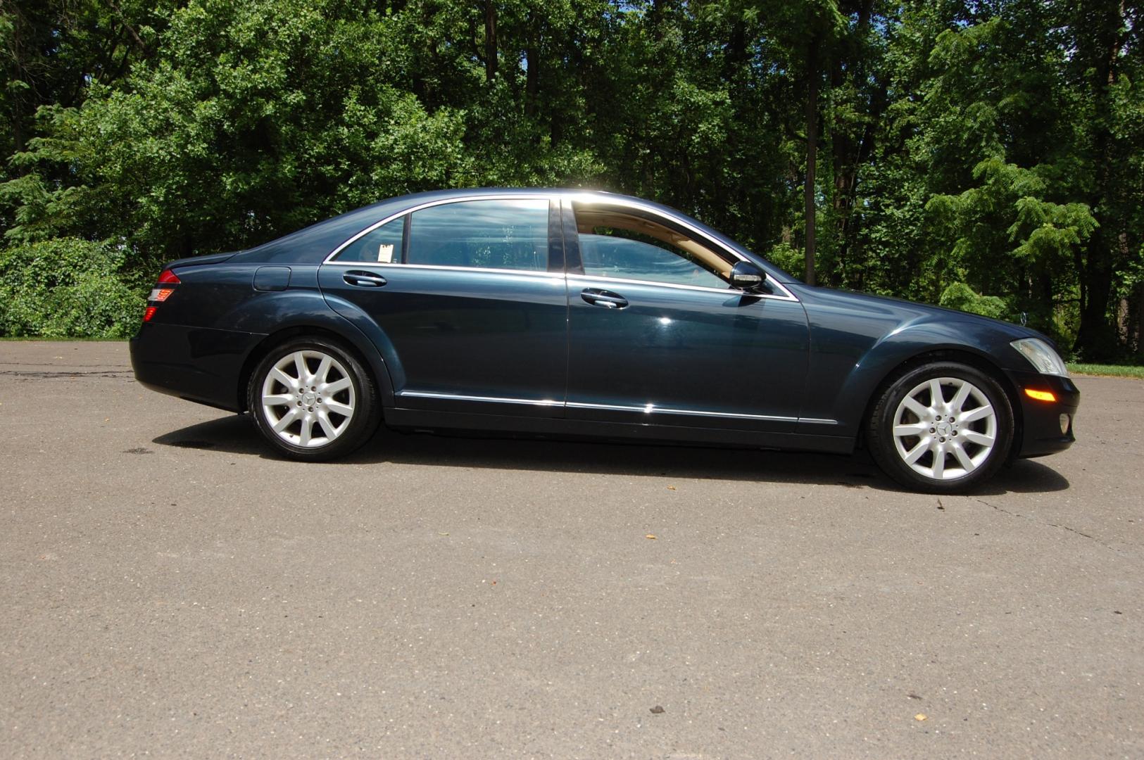 2007 Blue /Tan leather Mercedes-Benz S-Class S550 4Matic (WDDNG86X97A) with an 5.5L V8 DOHC 32V engine, 7-Speed Automatic Overdrive transmission, located at 6528 Lower York Road, New Hope, PA, 18938, (215) 862-9555, 40.358707, -74.977882 - Here for sale is a very nice 2007 Mercedes-Benz S550 4Matic luxury sedan. Under the hood is a strong running 5.5 liter V8 which puts power to the AWD system via a smooth shifting automatic transmission. Features include; Tan leather interior, wood grain trim, keyless entry system, 2 master keys, c - Photo#4