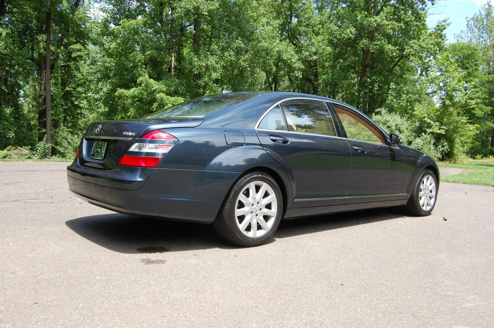 2007 Blue /Tan leather Mercedes-Benz S-Class S550 4Matic (WDDNG86X97A) with an 5.5L V8 DOHC 32V engine, 7-Speed Automatic Overdrive transmission, located at 6528 Lower York Road, New Hope, PA, 18938, (215) 862-9555, 40.358707, -74.977882 - Here for sale is a very nice 2007 Mercedes-Benz S550 4Matic luxury sedan. Under the hood is a strong running 5.5 liter V8 which puts power to the AWD system via a smooth shifting automatic transmission. Features include; Tan leather interior, wood grain trim, keyless entry system, 2 master keys, c - Photo#5